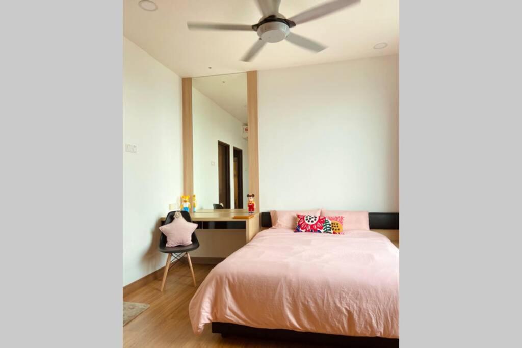 Landmark Residence 1, Pool View, Free WiFi, TV-box, Free Parking, Near Kajang, Mahkota Cheras, C180, MRT photo 1