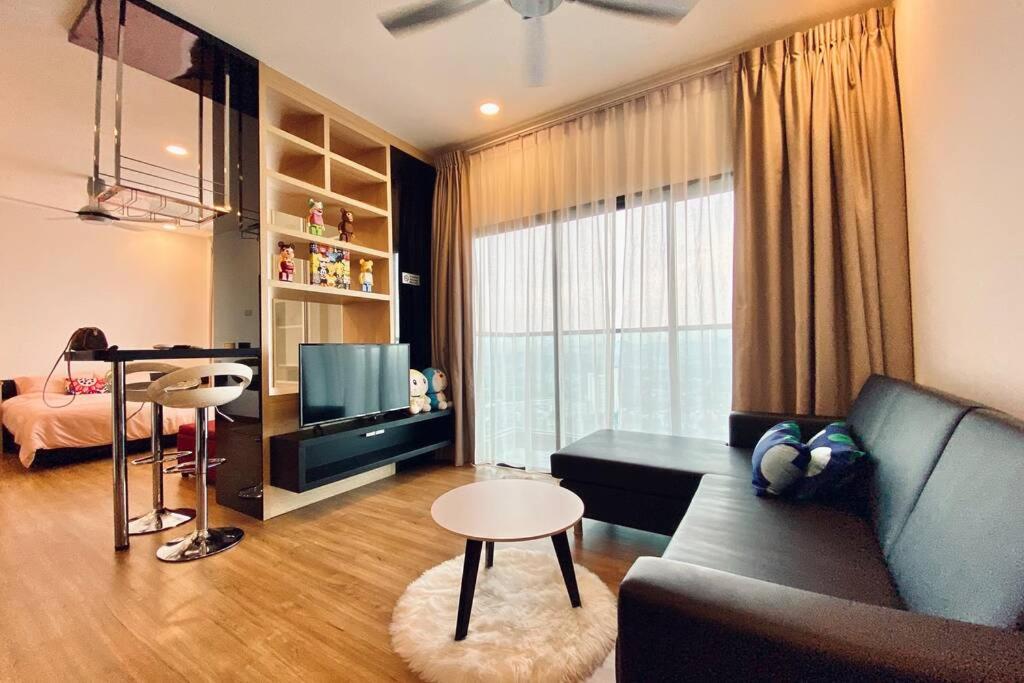 Landmark Residence 1, Pool View, Free WiFi, TV-box, Free Parking, Near Kajang, Mahkota Cheras, C180, MRT photo 7