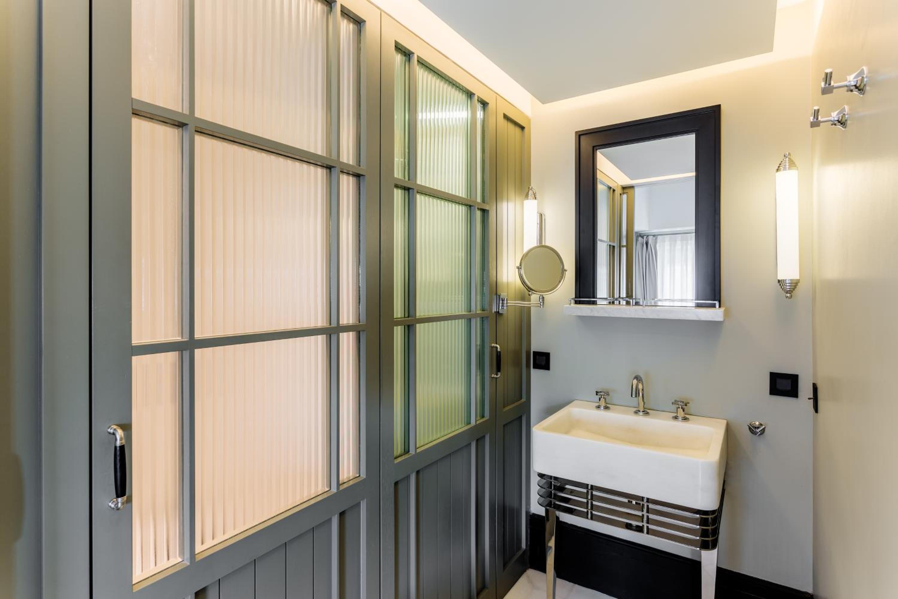 Room Mate Emir - Image 40