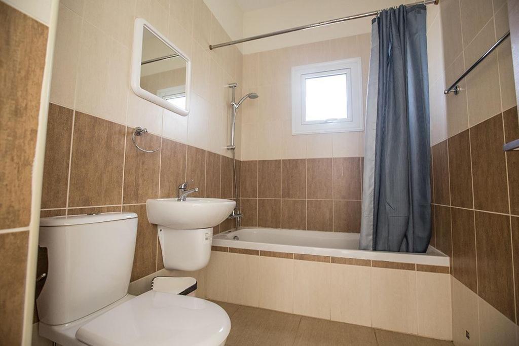 Villa Dafnis Sunshine - Modern 3 Bedroom Central Protaras Villa With Pool