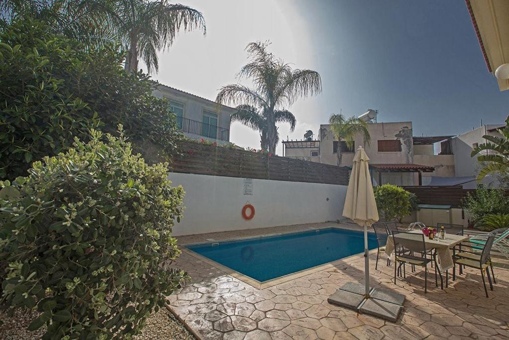 Villa Dafnis Sunshine - Modern 3 Bedroom Central Protaras Villa With Pool