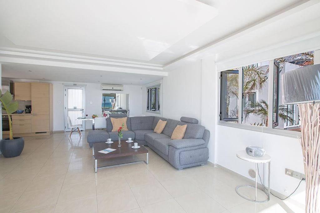 Villa Adaman - Stunning 3 Bedroom Seafront Villa With Pool - Close To The Beach view 3