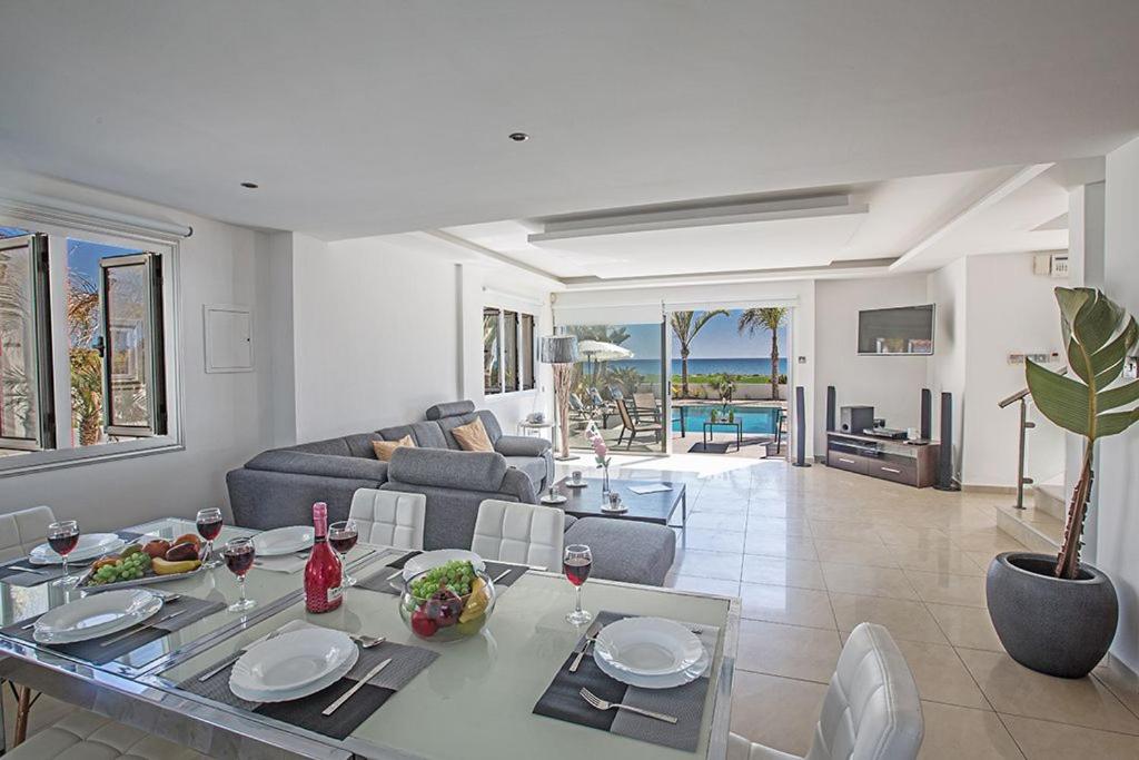 Villa Adaman - Stunning 3 Bedroom Seafront Villa With Pool - Close To The Beach view 5