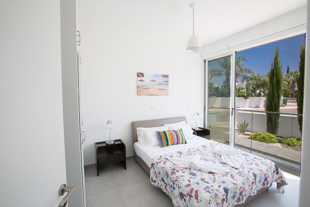 Villa Ochosto Chrysos - Stunning 5 Bedroom Protaras Villa - Close To Fig Tree
