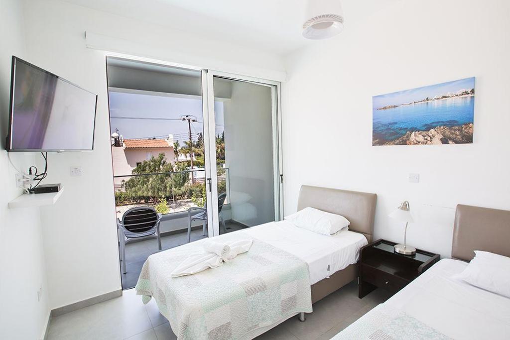 Villa Ochosto Chrysos - Stunning 5 Bedroom Protaras Villa - Close To Fig Tree
