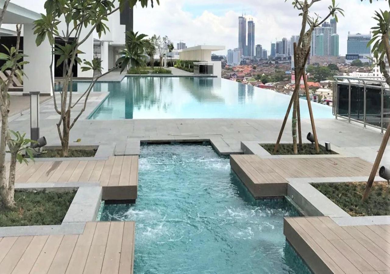 Suites at 1Tebrau