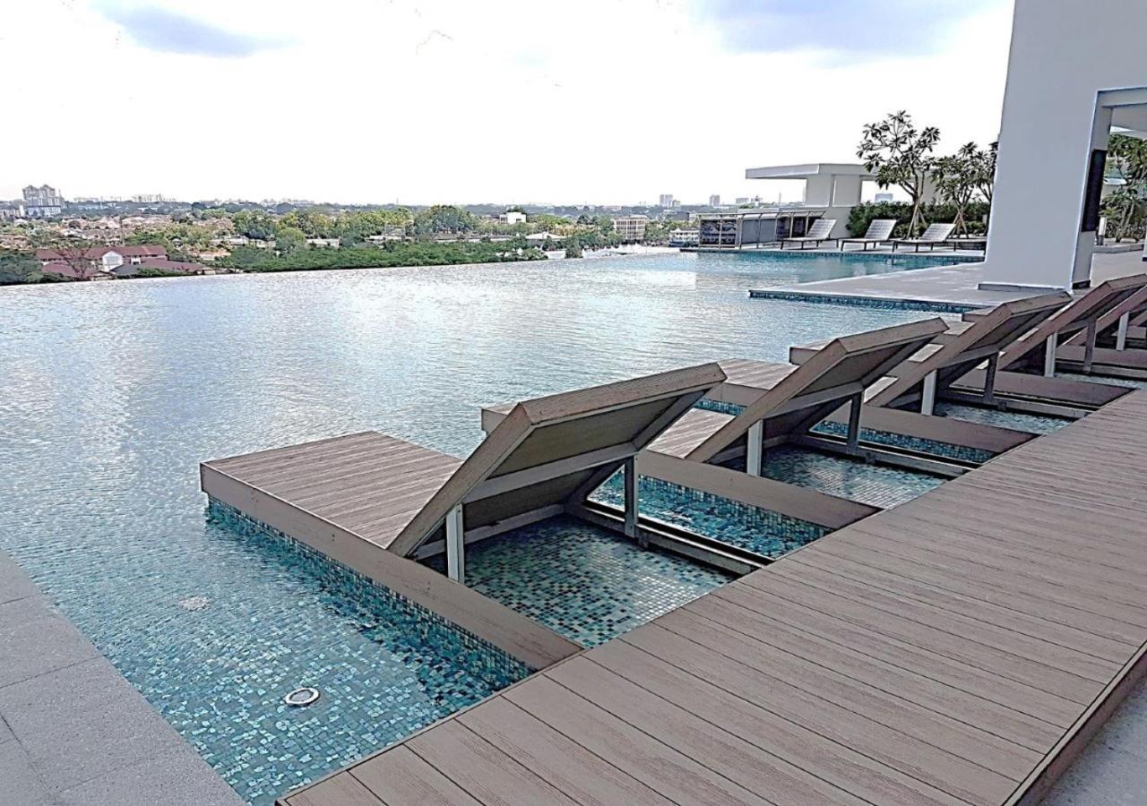 Suites at 1Tebrau