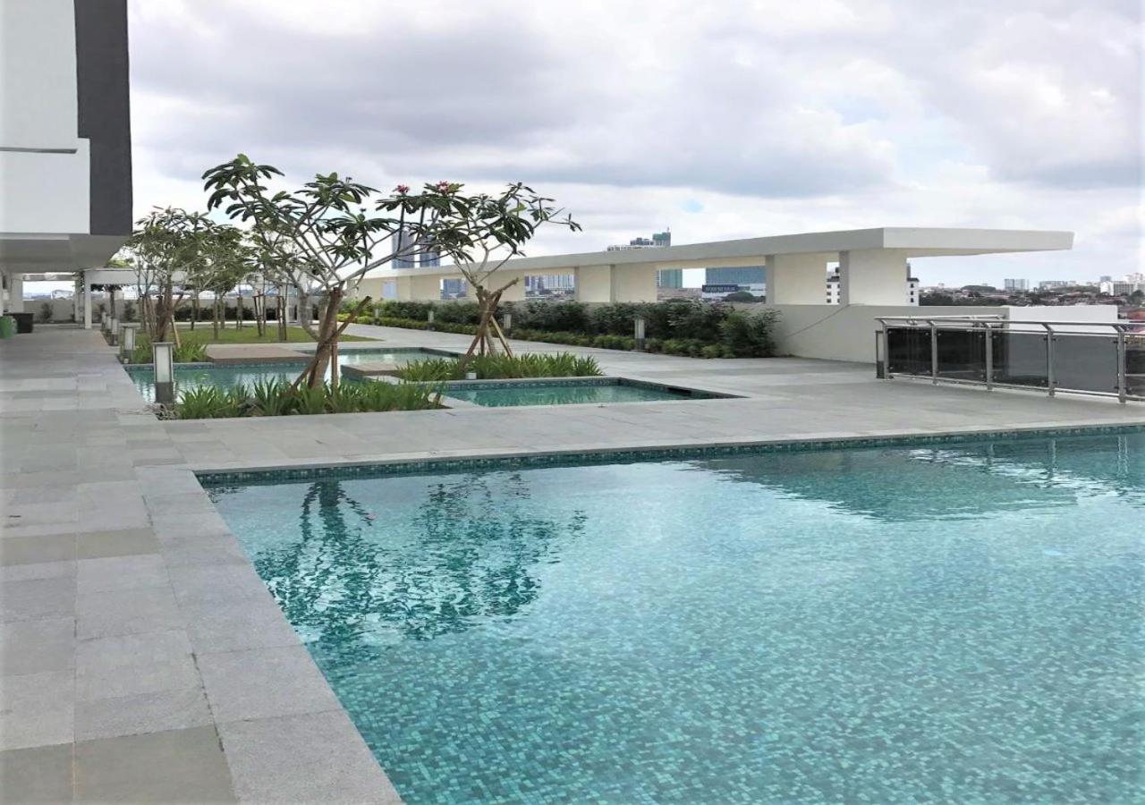 Suites at 1Tebrau
