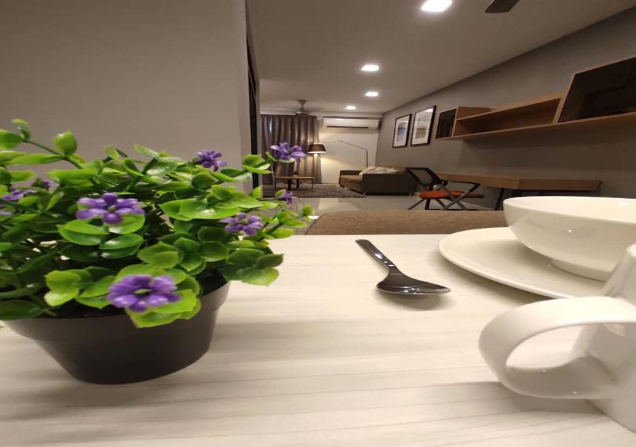 Suites at 1Tebrau