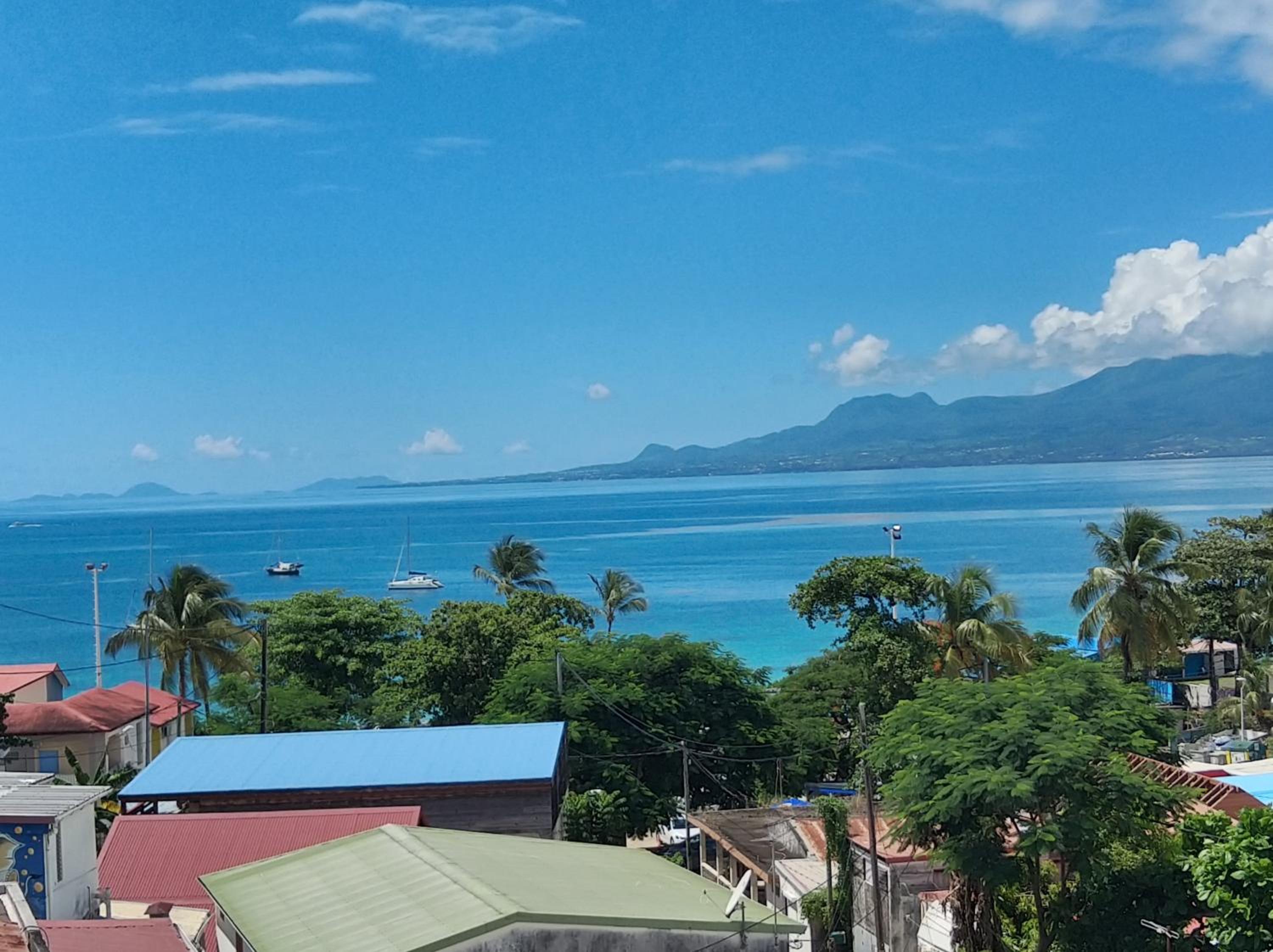 Appartement vue mer et montagne à 100m de la plage