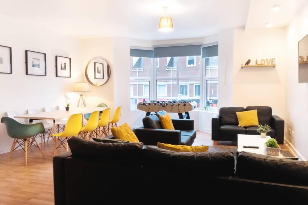 Apartment up to 9 close to Centre, big TV and WiFi view 5