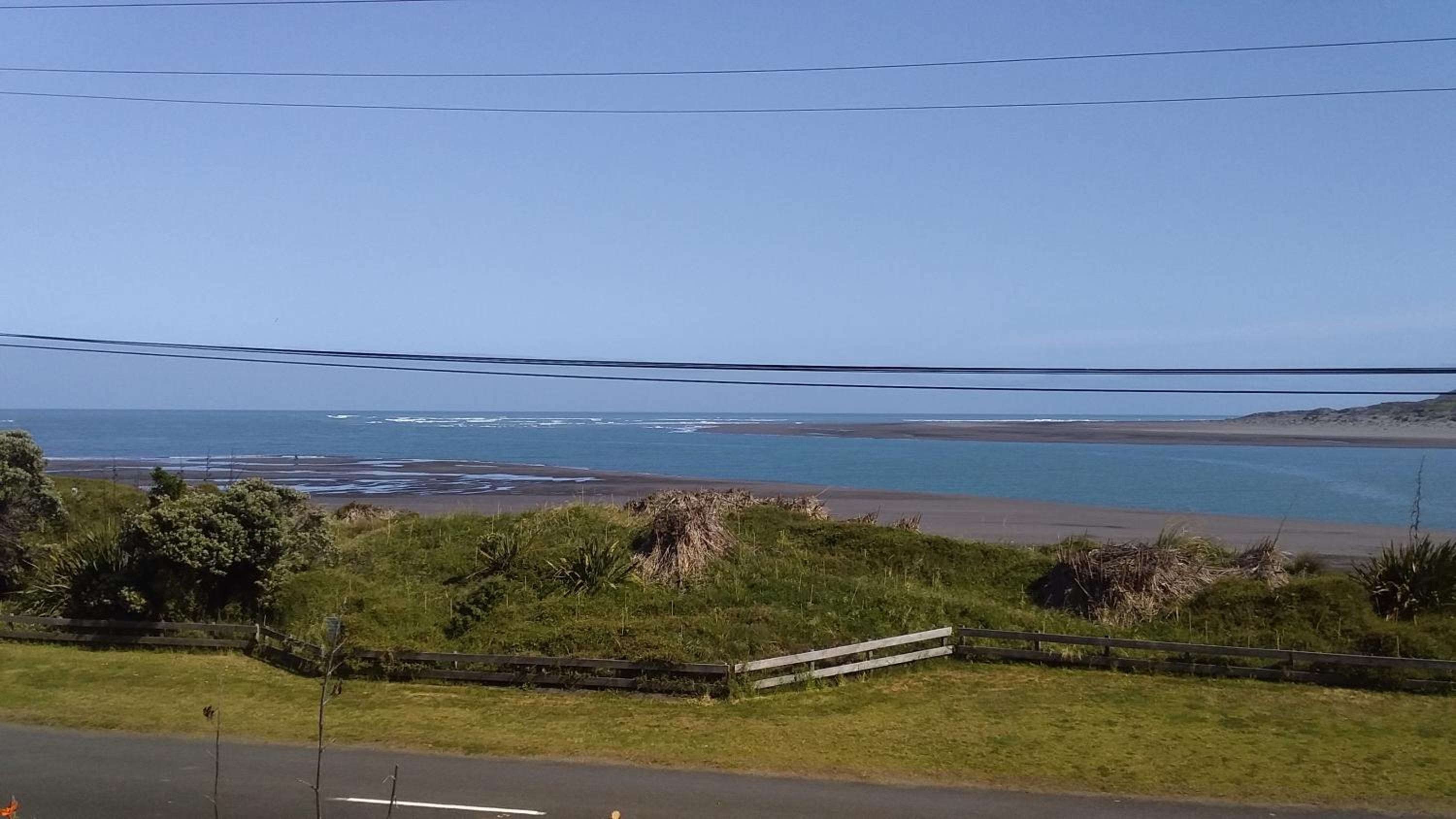 Karoro - laid-back bach with epic views! view 5