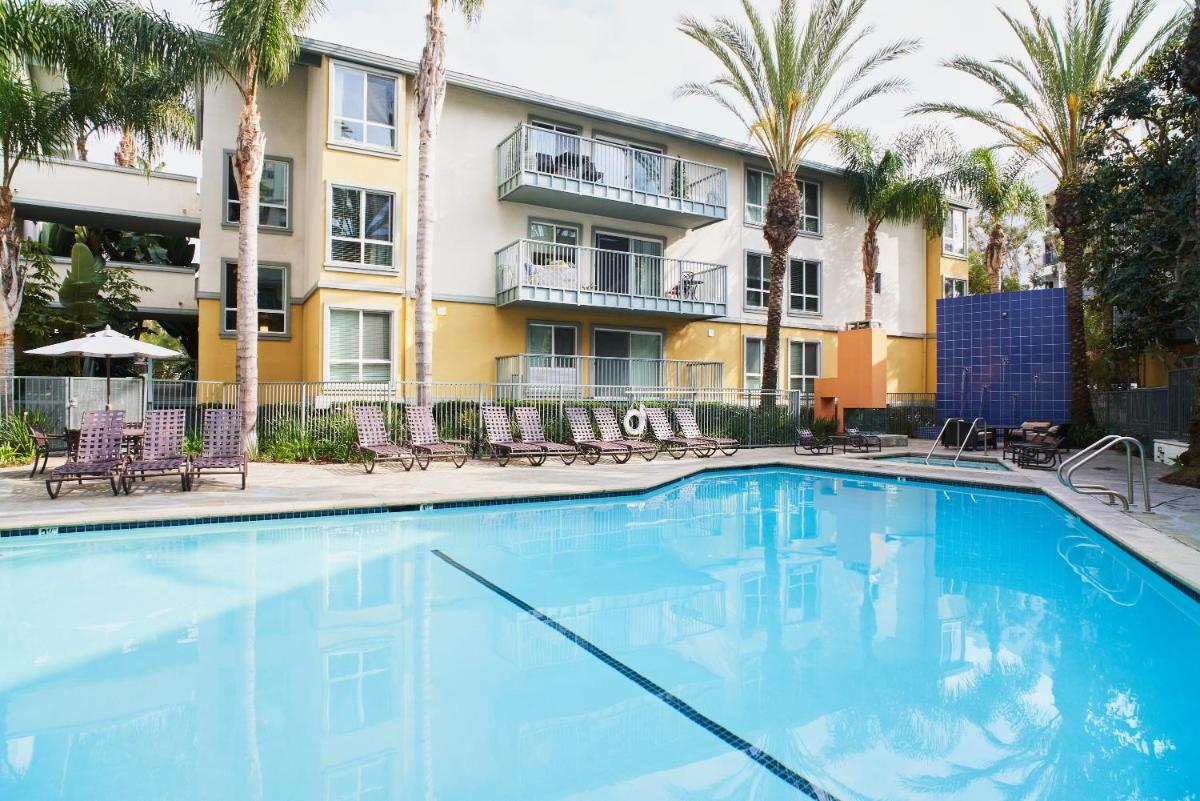Amazing High Rise 1BR apt W Panoramic Ocean Views