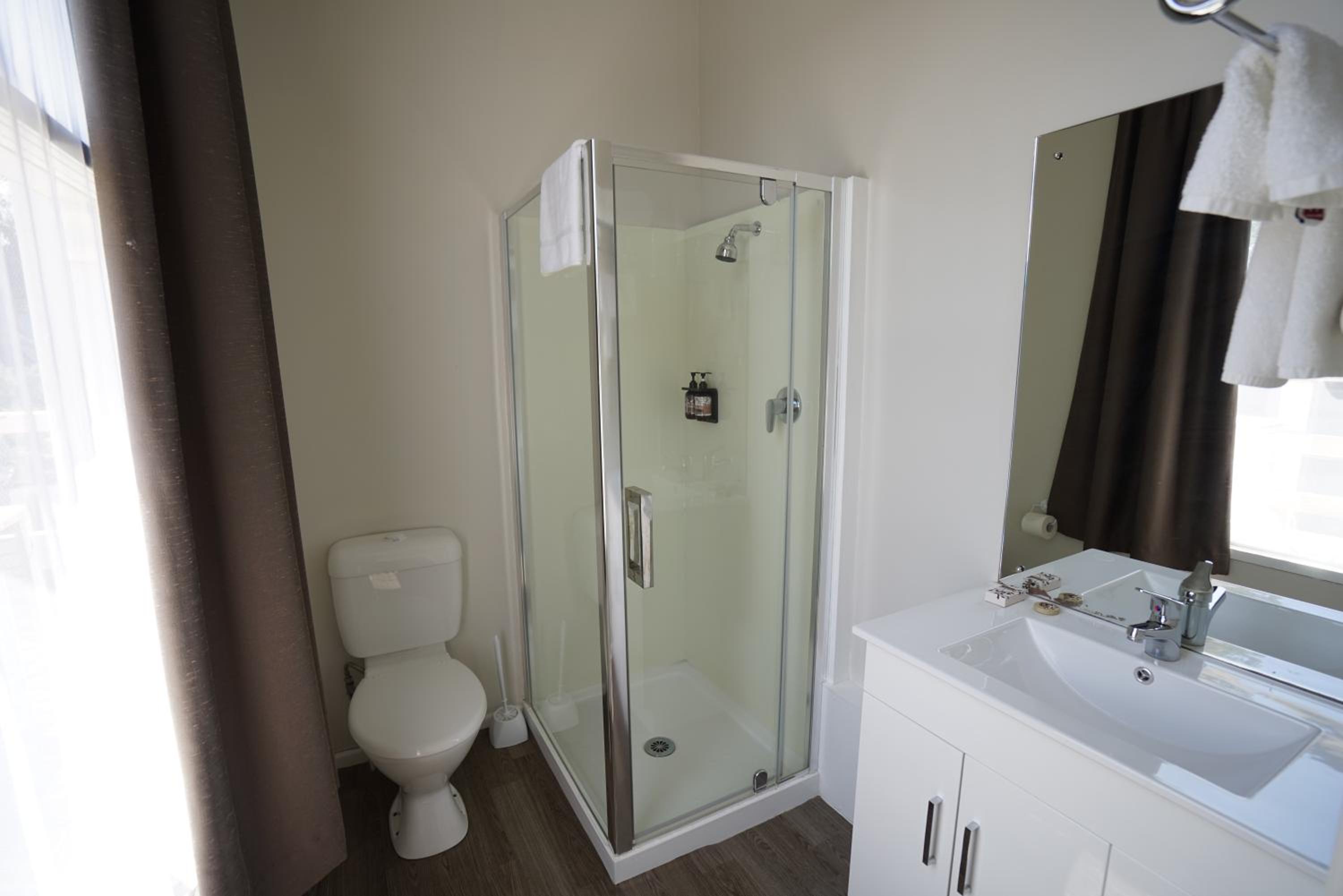 Alpers Lodge & Conference Centre - Image 4