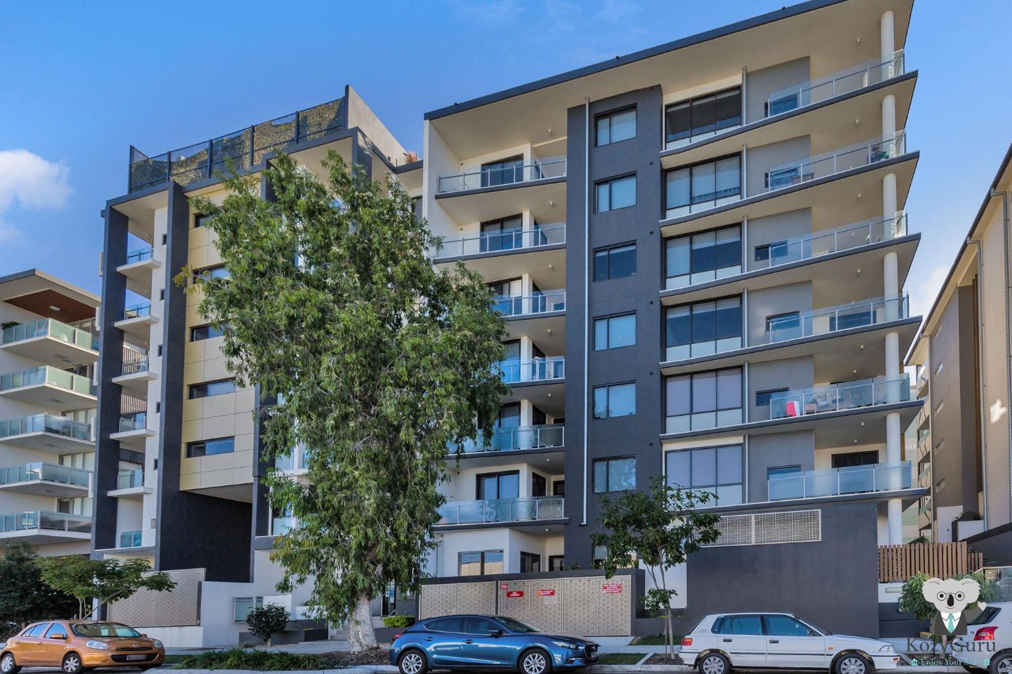 KOZYGURU WEST END 10 MINS TO CITY 1 BED APT + FREE PARKING QWE017