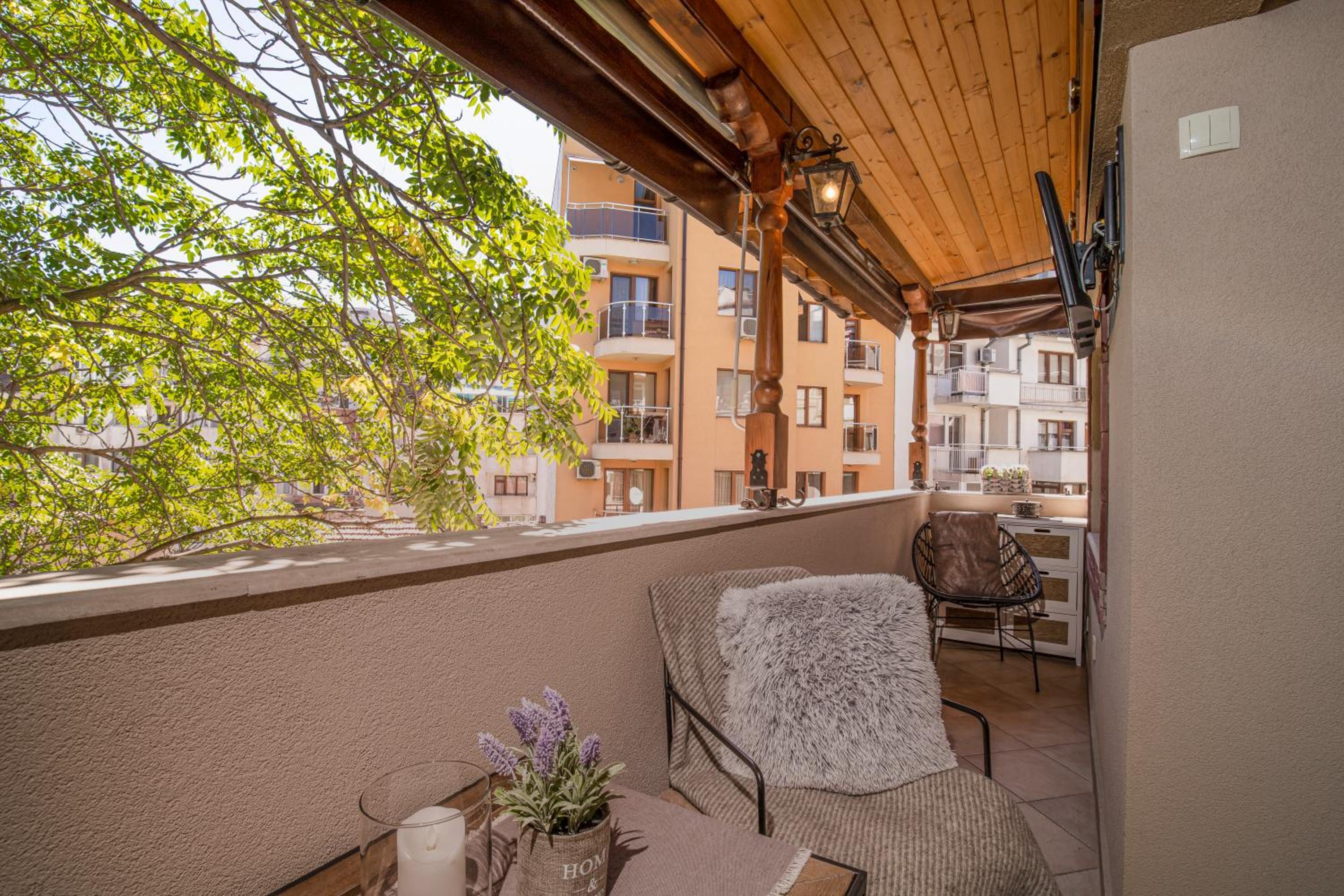 Stylish 1BD Flat with a terrace near the centre of Plovdiv by Flat Mаnager view 3