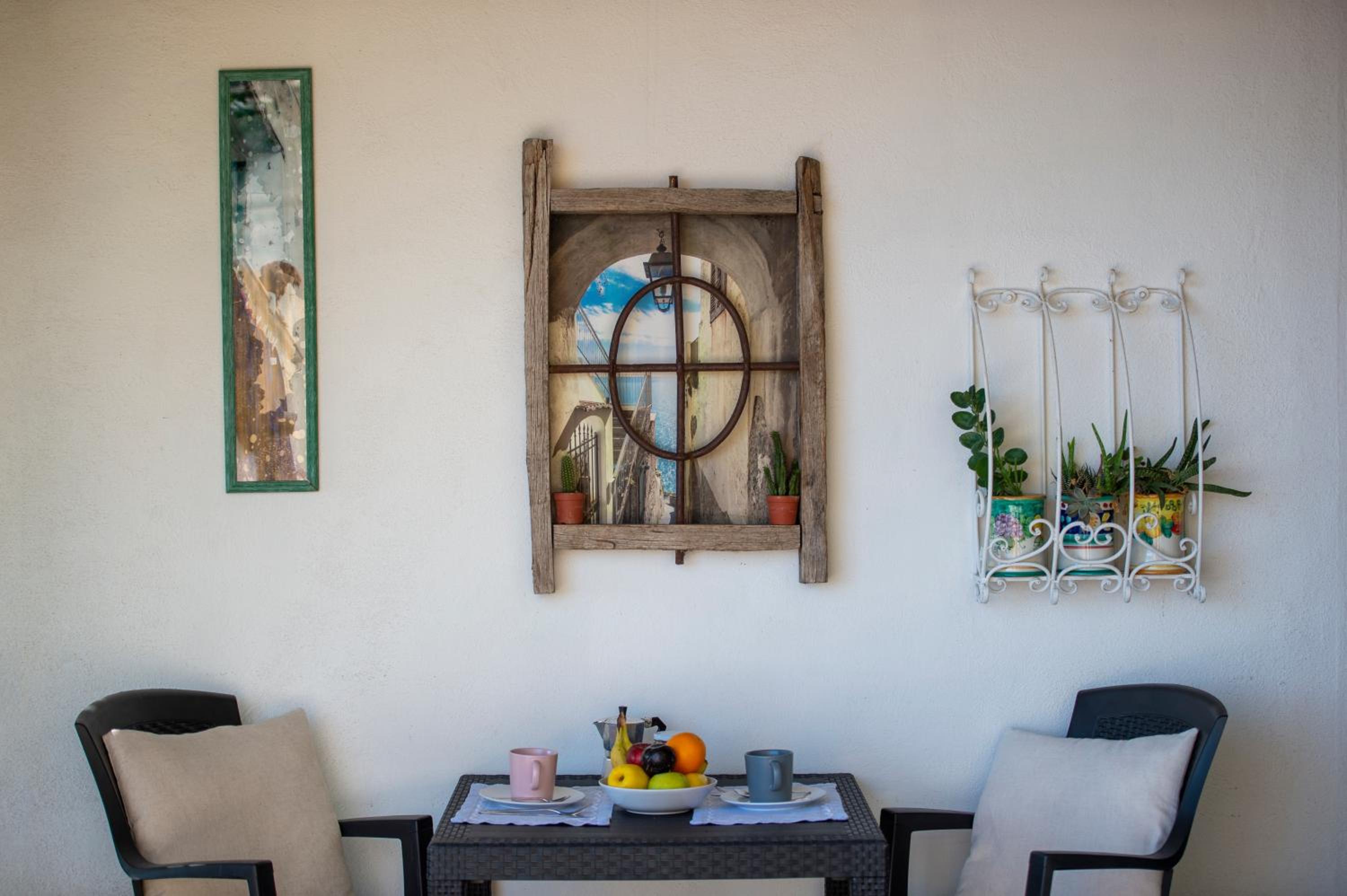 Sea Side Solandra photo 3