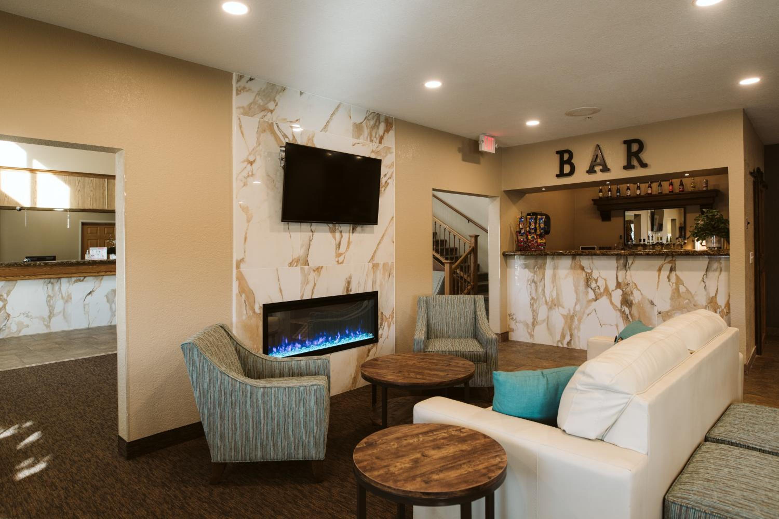 Bismarck Vacations - EverSpring Suites - Property Image 5