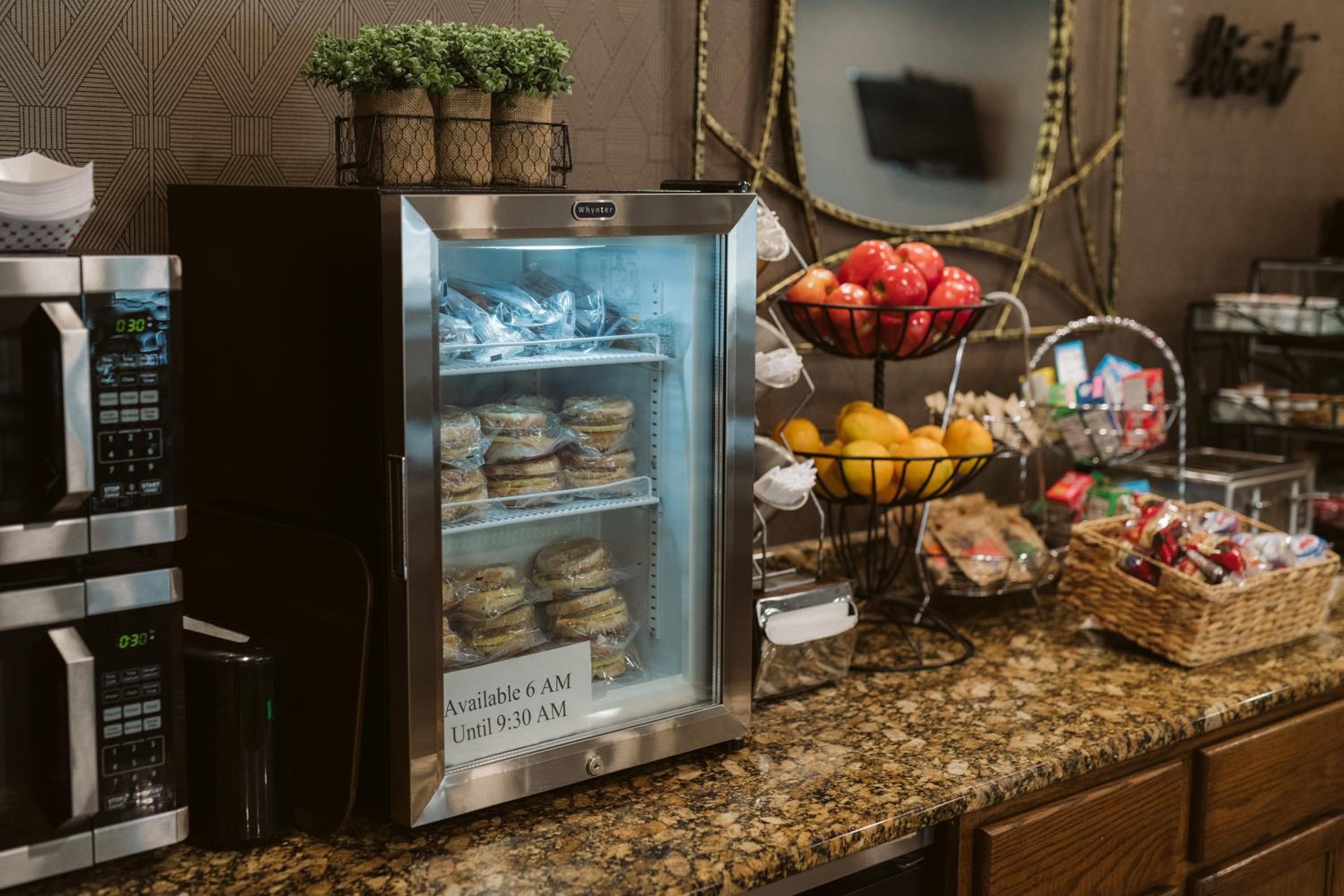 Bismarck Vacations - EverSpring Suites - Property Image 20