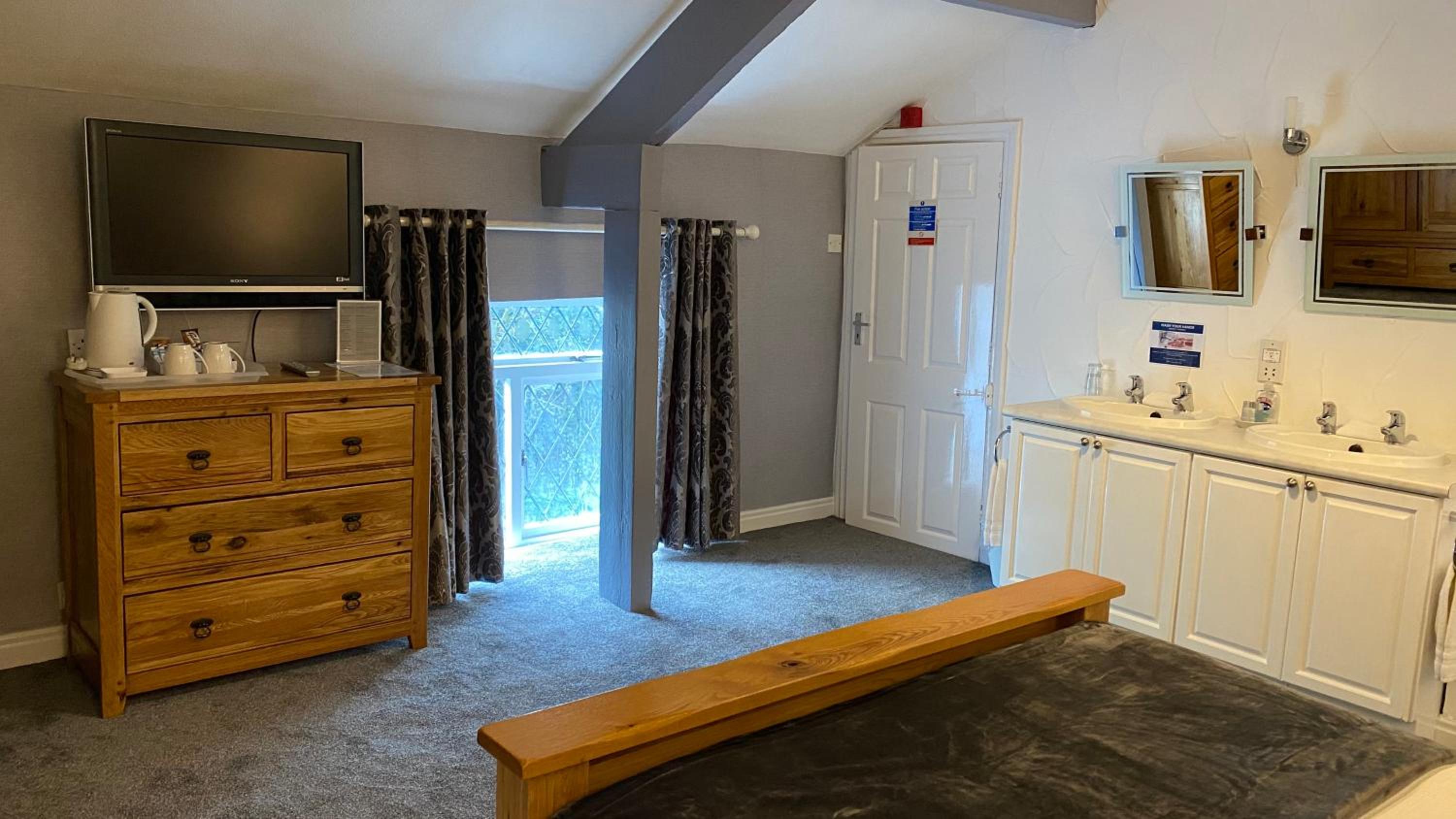 Bridge Farm Hotel
