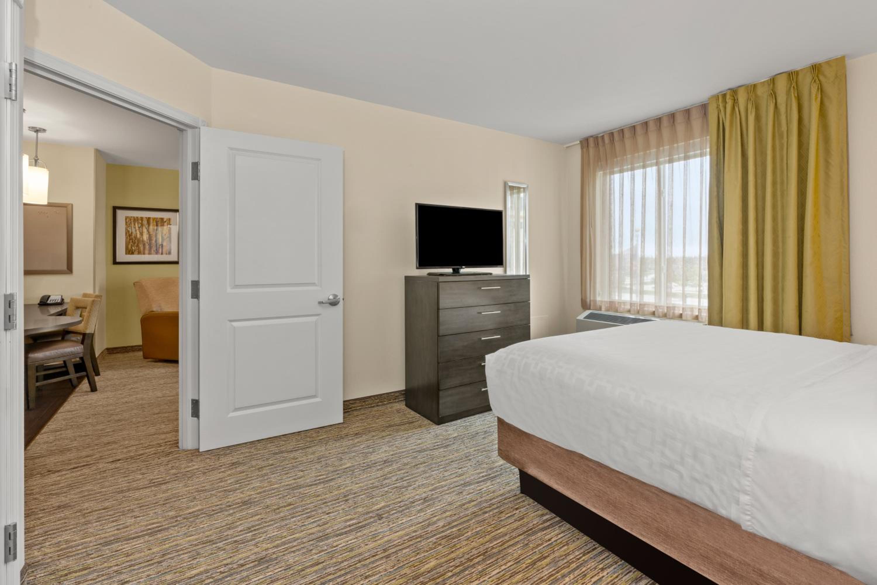Fairbanks Vacations - Candlewood Suites - Fairbanks, an IHG Hotel - Property Image 32
