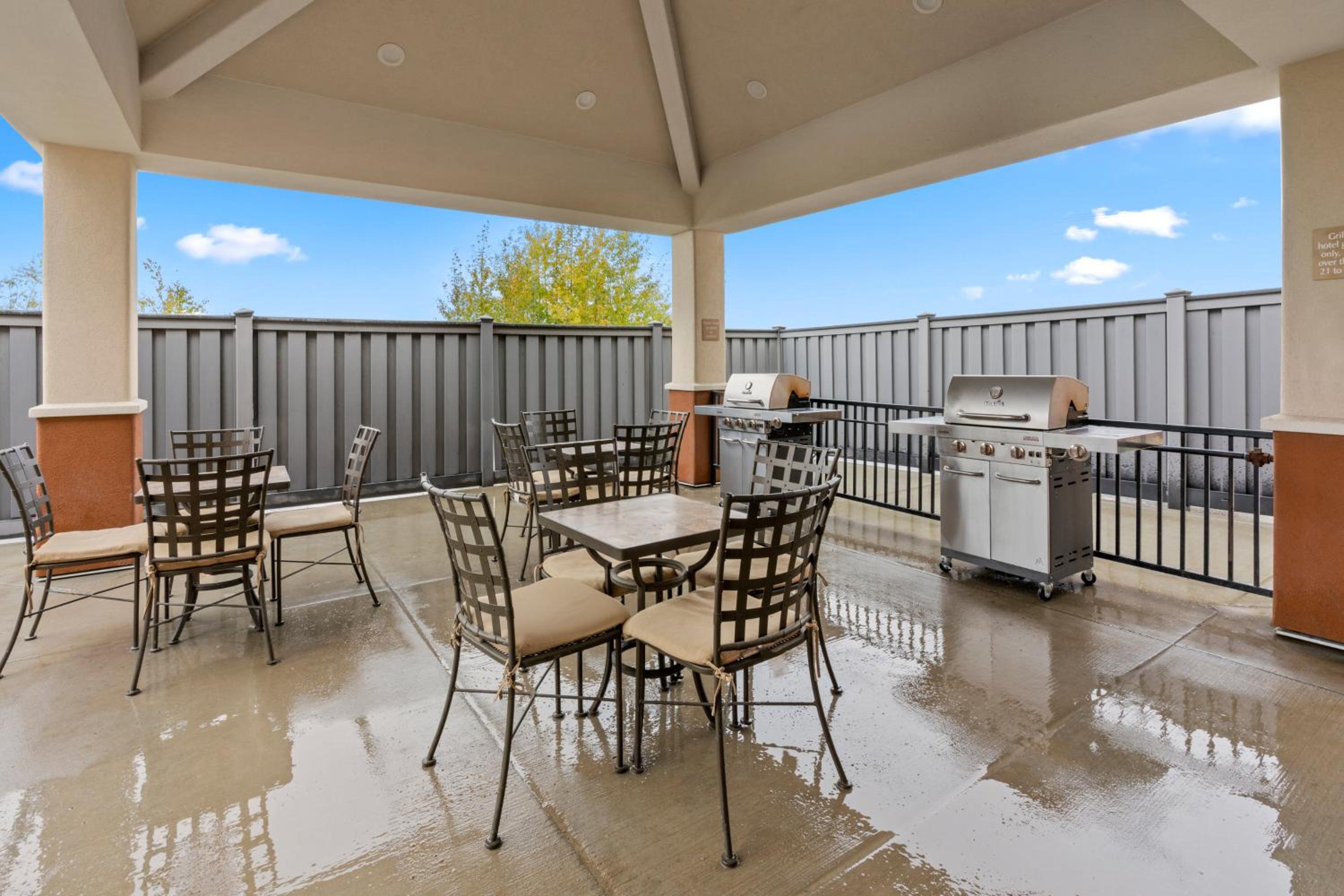 Fairbanks Vacations - Candlewood Suites - Fairbanks, an IHG Hotel - Property Image 16