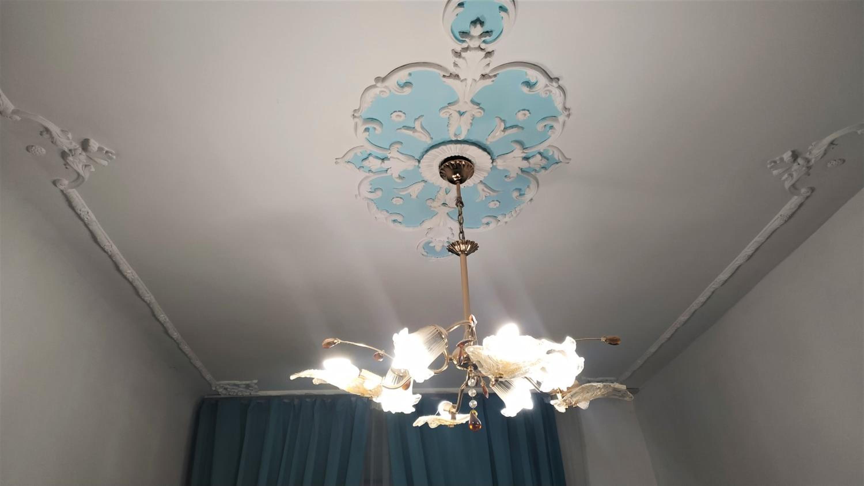 Apartment in the Heart of Rynok Square Романтичні апартаменти на площі Ринок Є СВІТЛО!