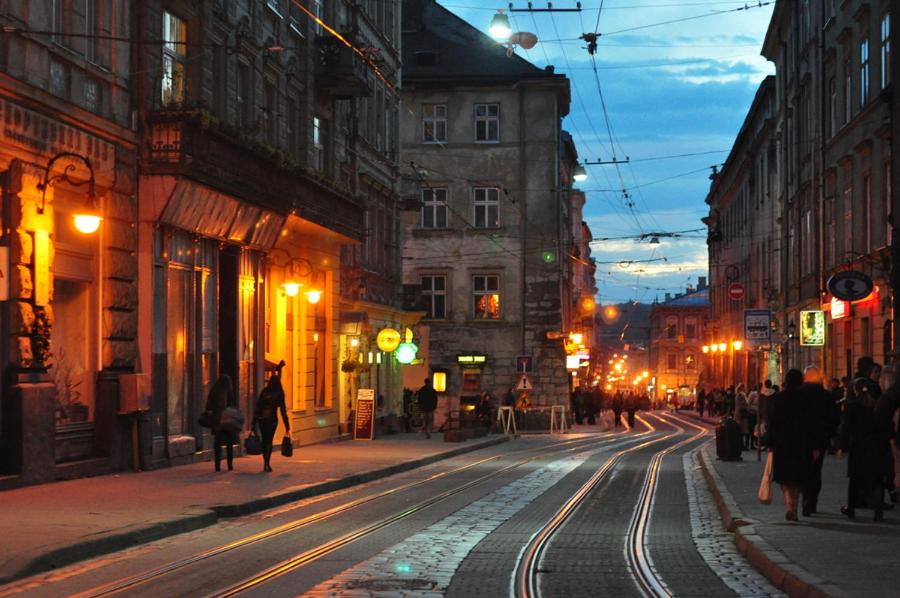 Apartment in the Heart of Rynok Square Романтичні апартаменти на площі Ринок Є СВІТЛО!