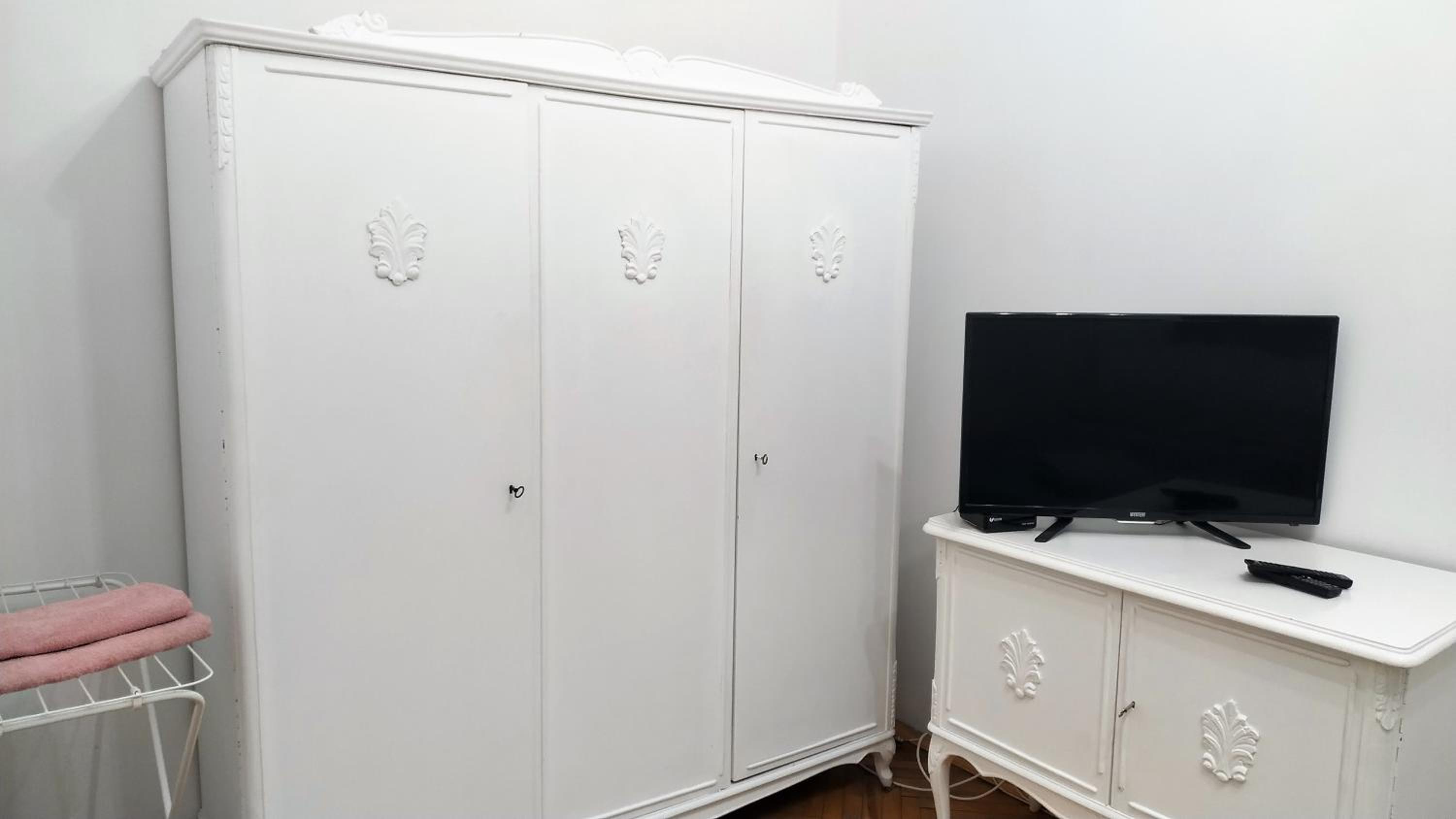 Apartment in the Heart of Rynok Square Романтичні апартаменти на площі Ринок Є СВІТЛО!