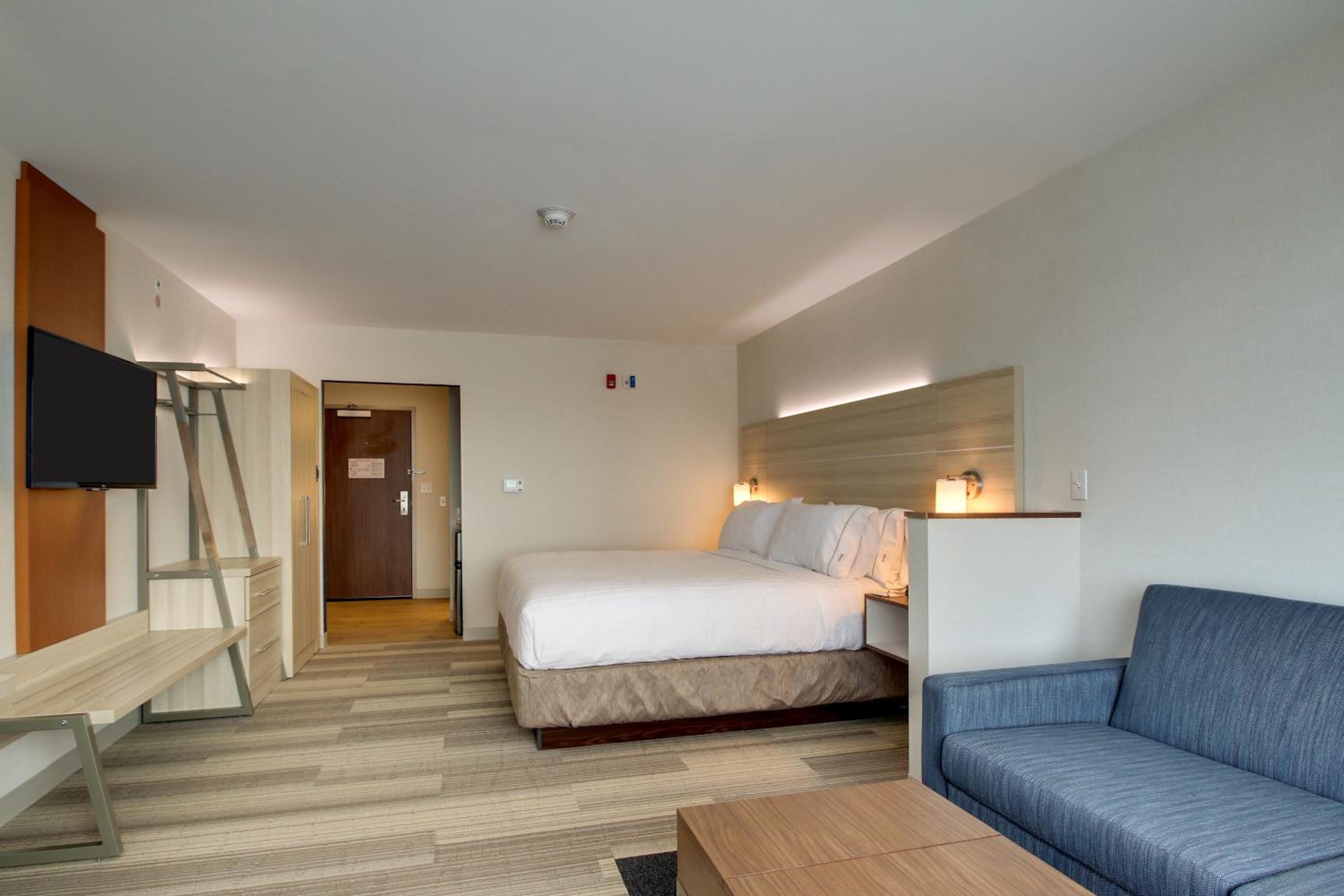 Galesburg Vacations - Holiday Inn Express Suites Galesburg, an IHG Hotel - Property Image 44