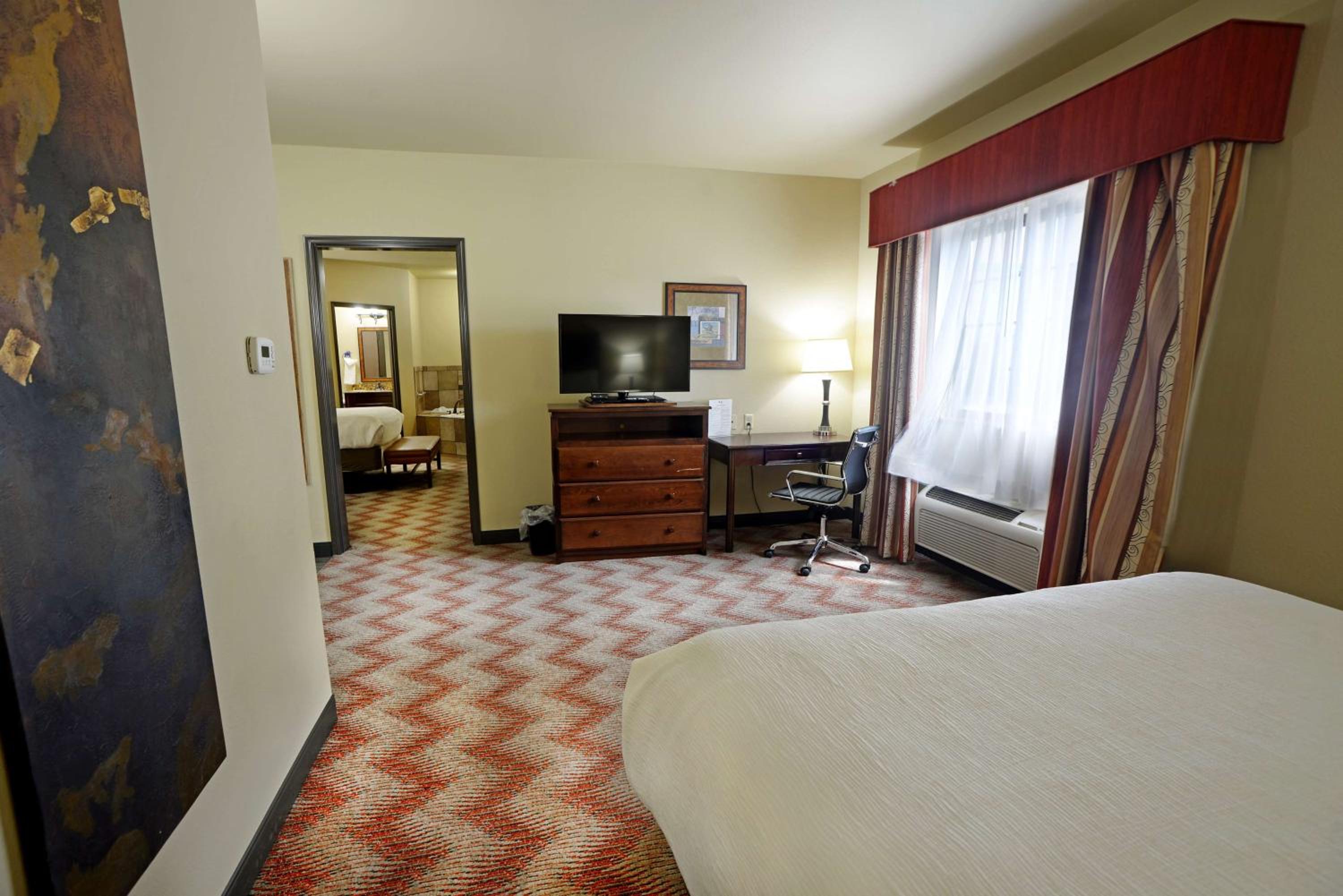Stillwater Vacations - Best Western PLUS Cimarron Hotel  Suites - Property Image 7