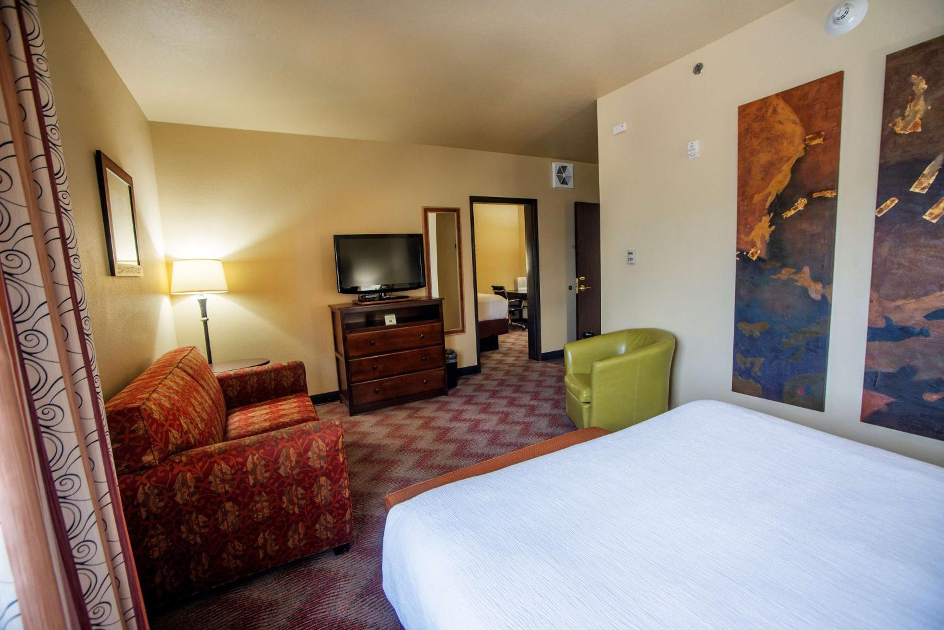 Stillwater Vacations - Best Western PLUS Cimarron Hotel  Suites - Property Image 5