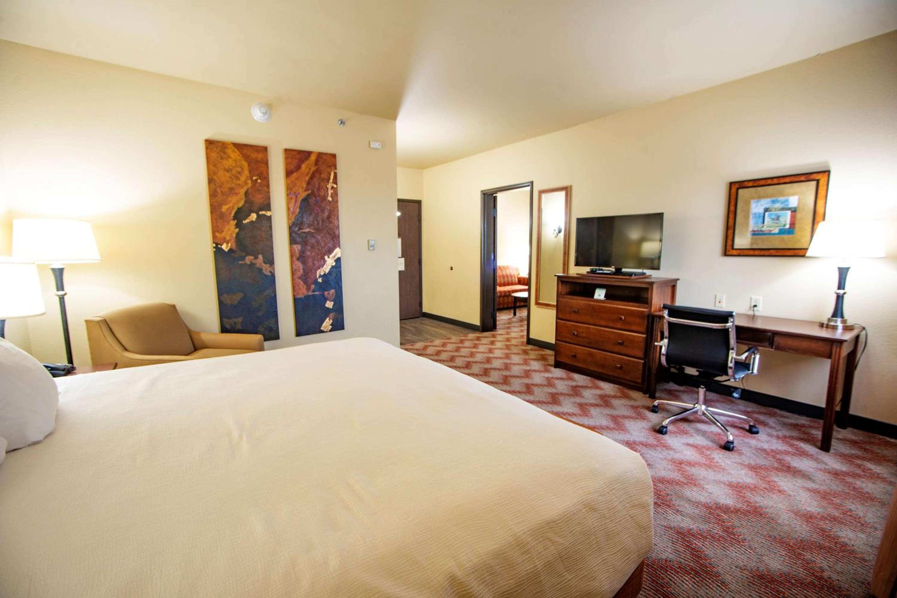 Stillwater Vacations - Best Western PLUS Cimarron Hotel  Suites - Property Image 2