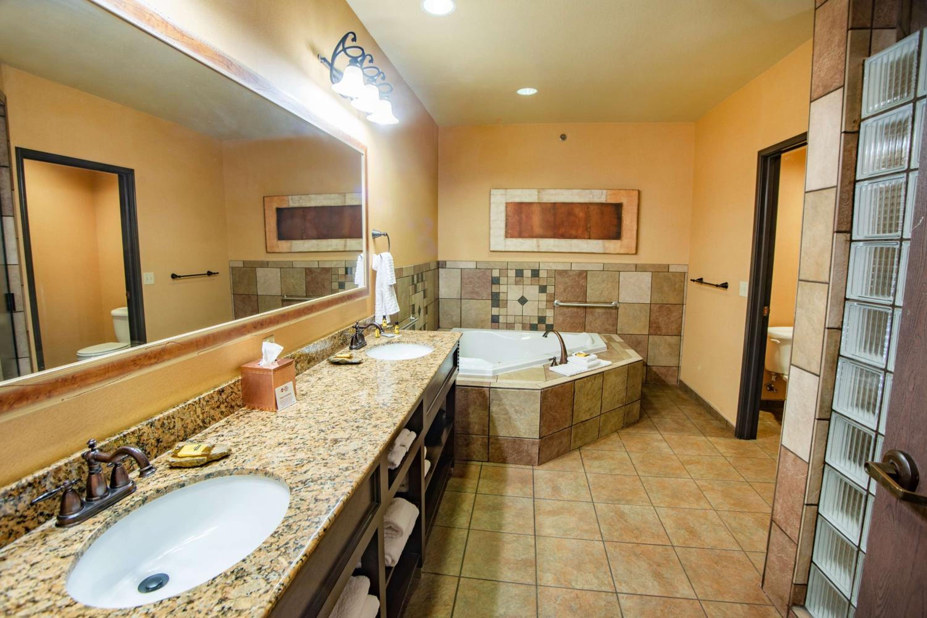 Stillwater Vacations - Best Western PLUS Cimarron Hotel  Suites - Property Image 1