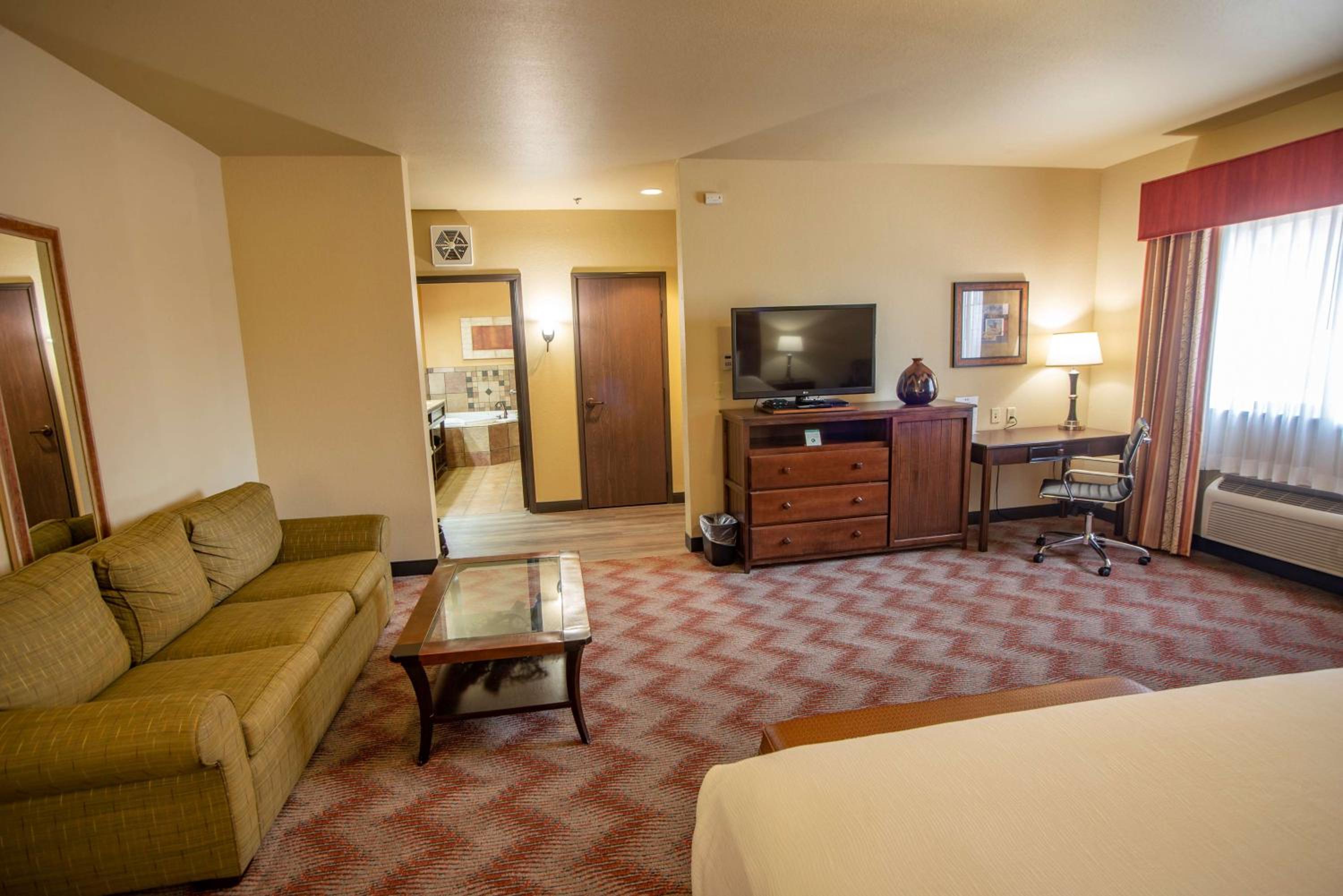 Stillwater Vacations - Best Western PLUS Cimarron Hotel  Suites - Property Image 3