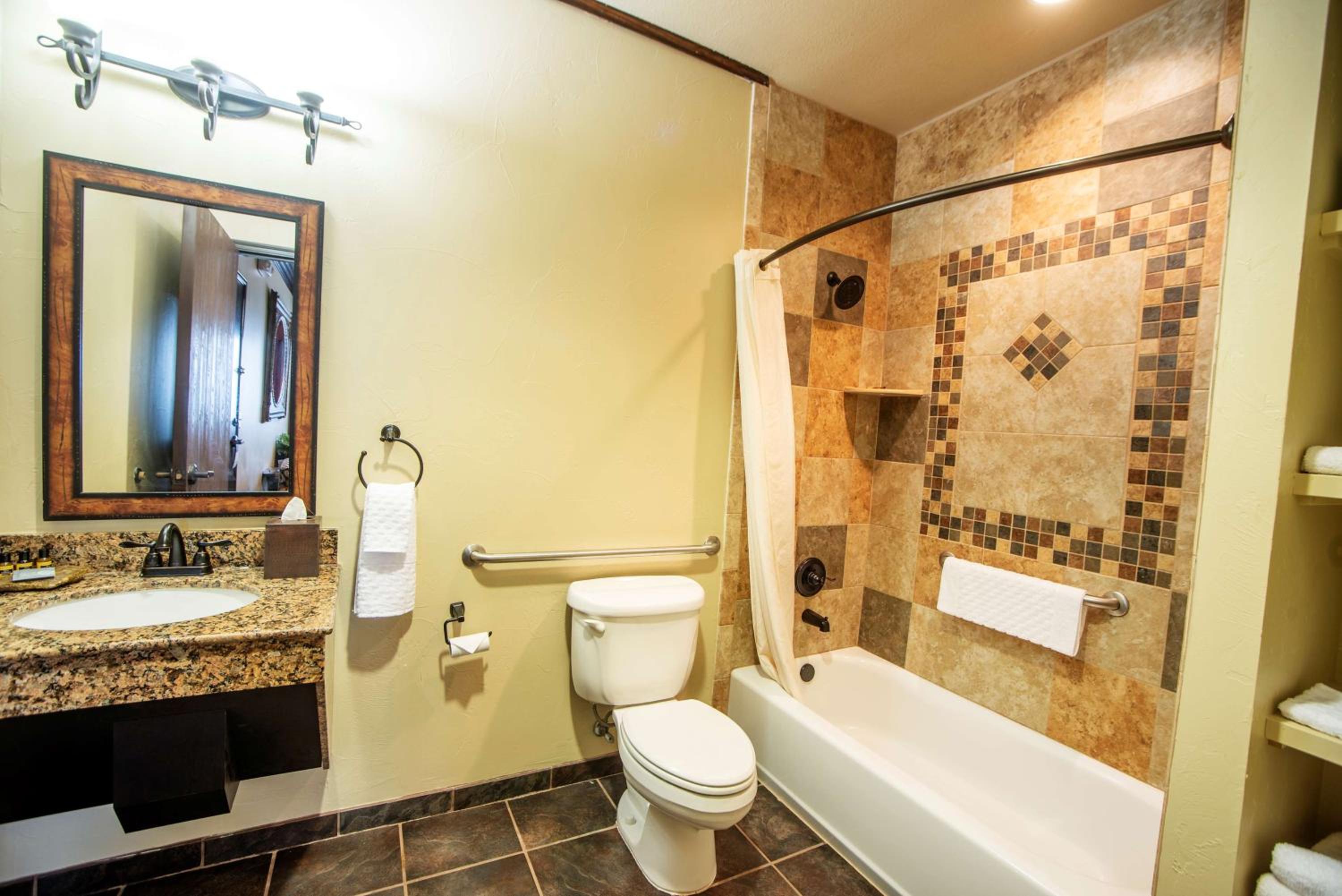 Stillwater Vacations - Best Western PLUS Cimarron Hotel  Suites - Property Image 12