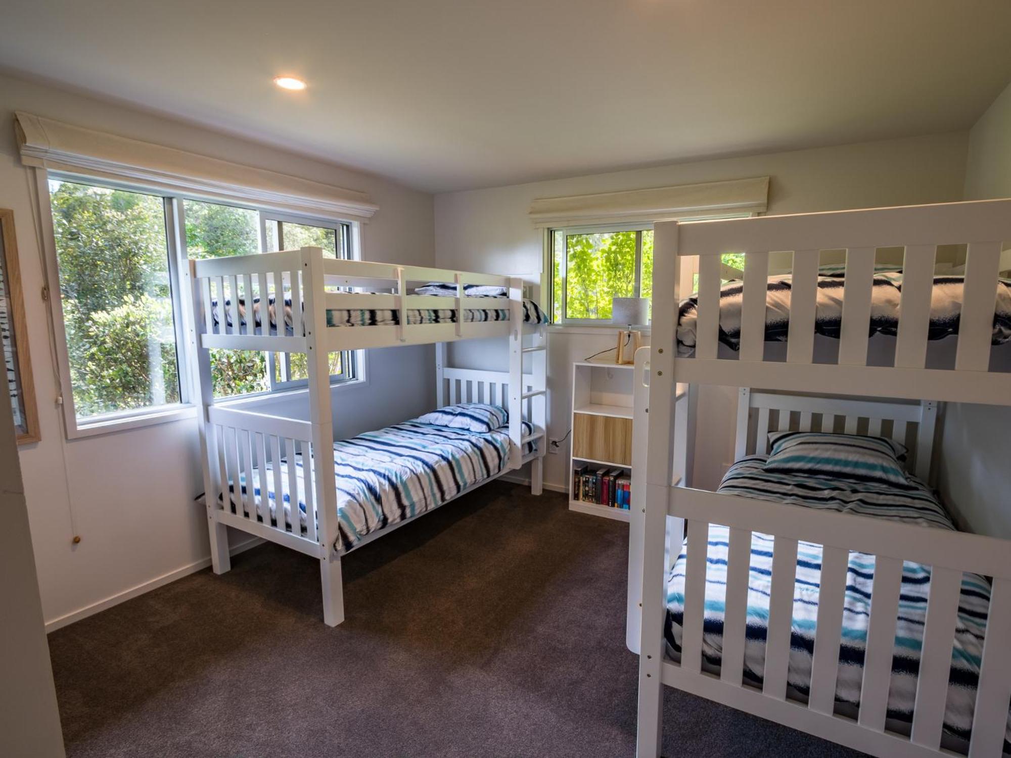 Te Wharepuni - Tata Beach Holiday Home view 5