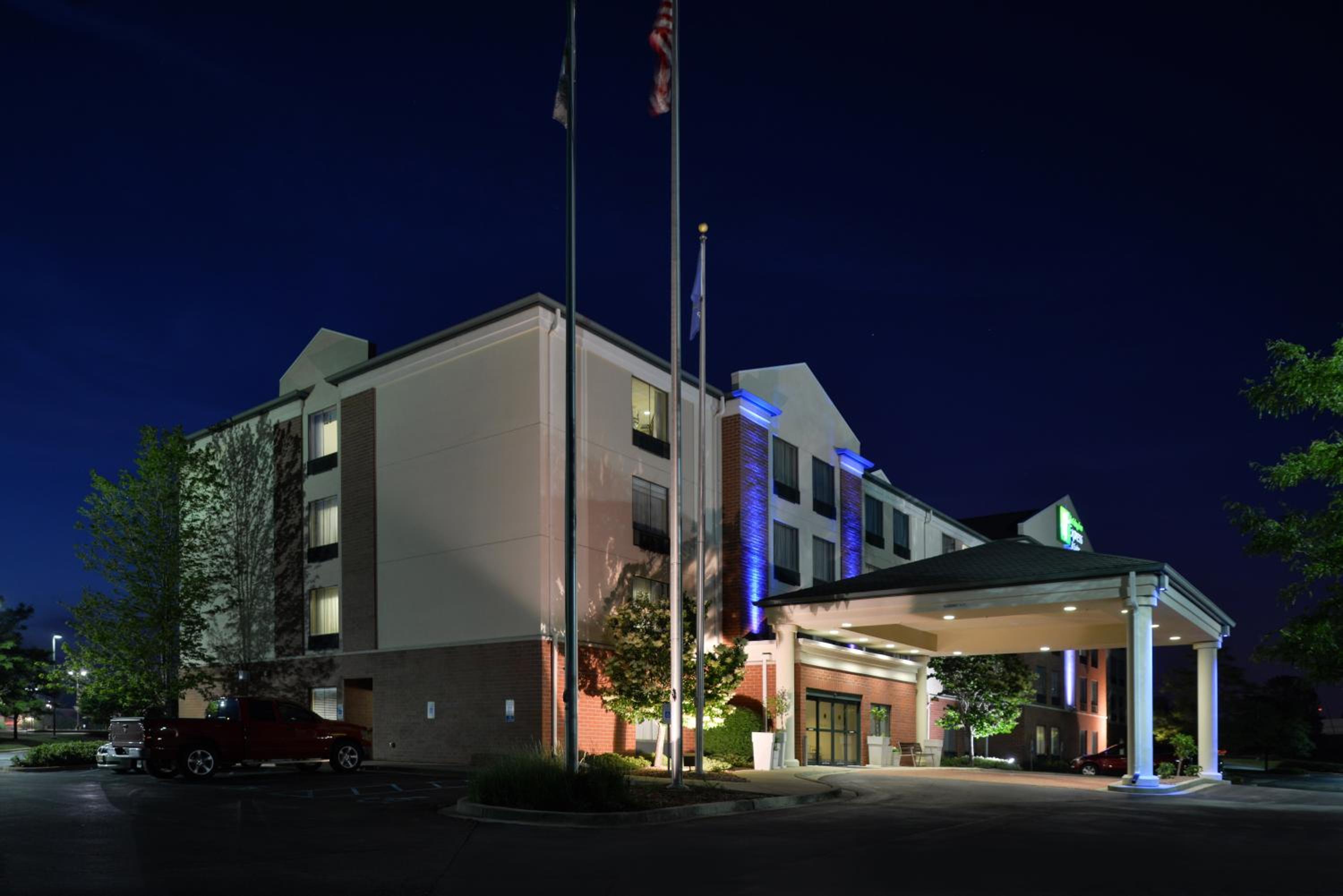 Hotel Holiday Inn Express & Suites Milwaukee-new Berlin By Ihg