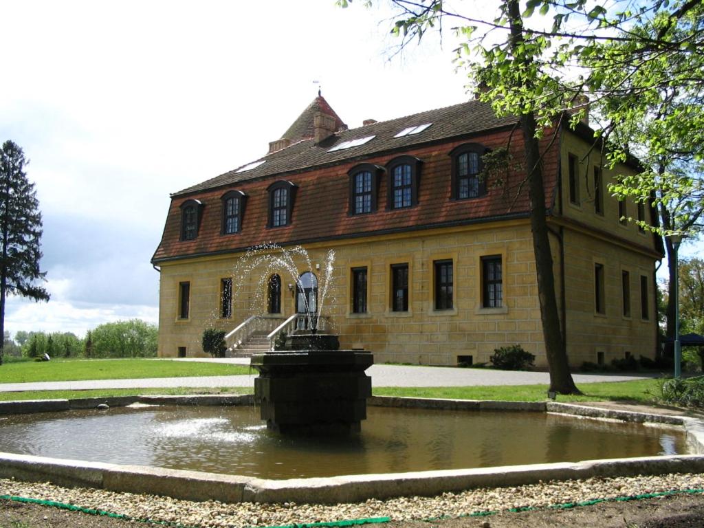 Zamek Dobra view 2