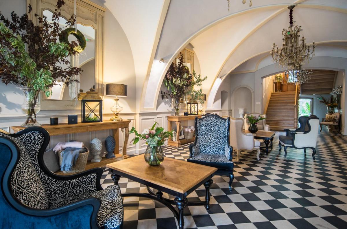 hotel reception