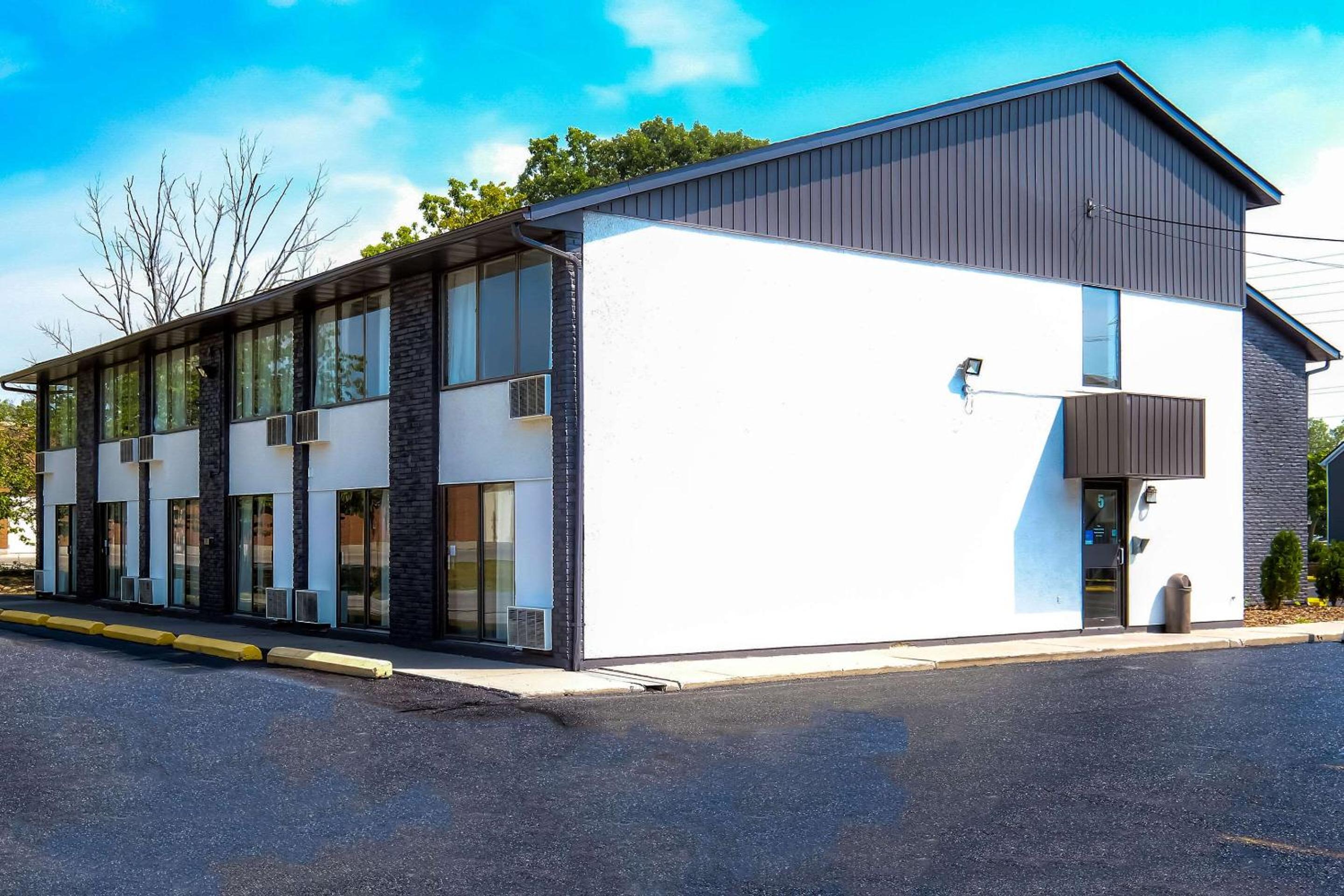 Belleville Vacations - Comfort Inn - Property Image 11