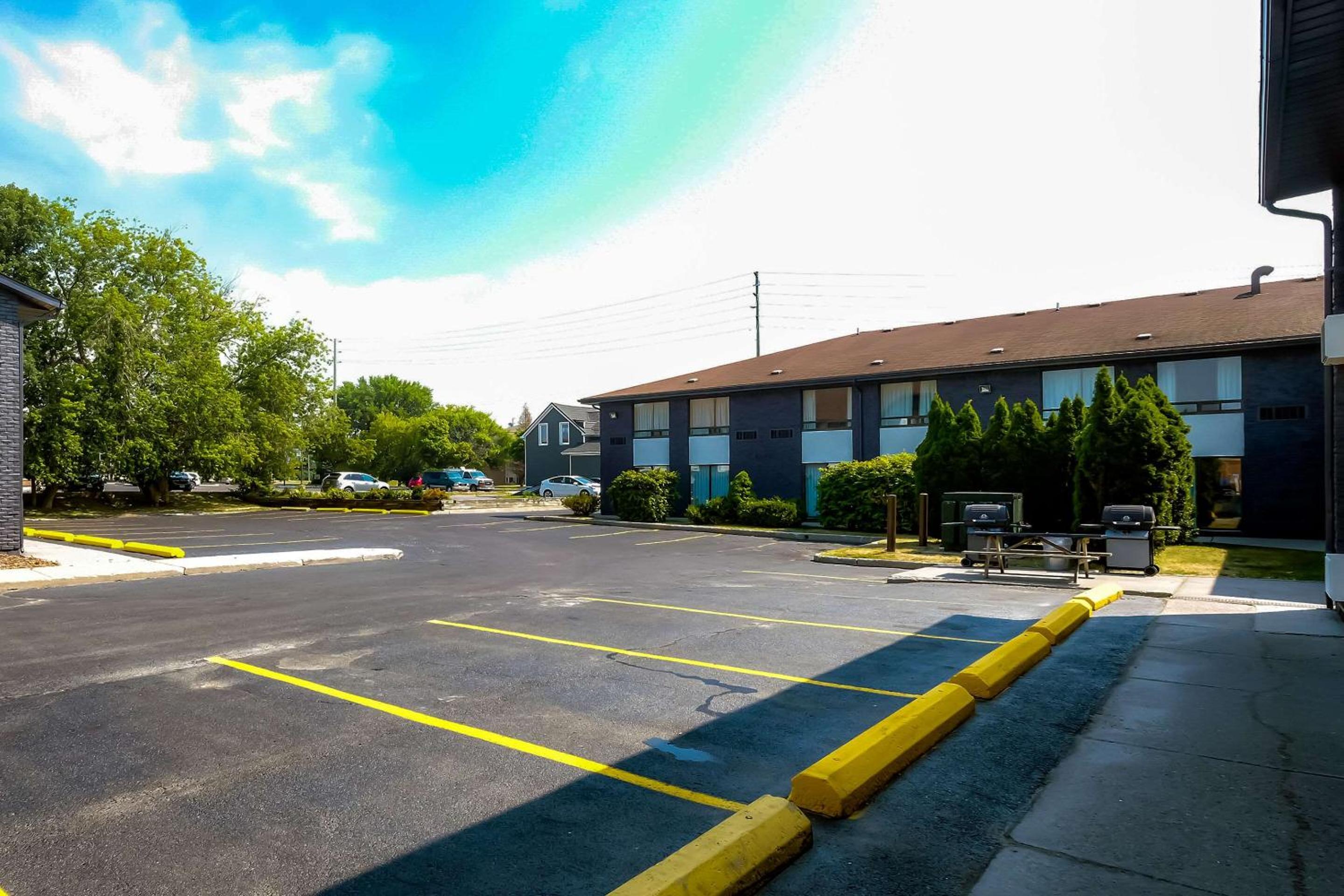 Belleville Vacations - Comfort Inn - Property Image 8