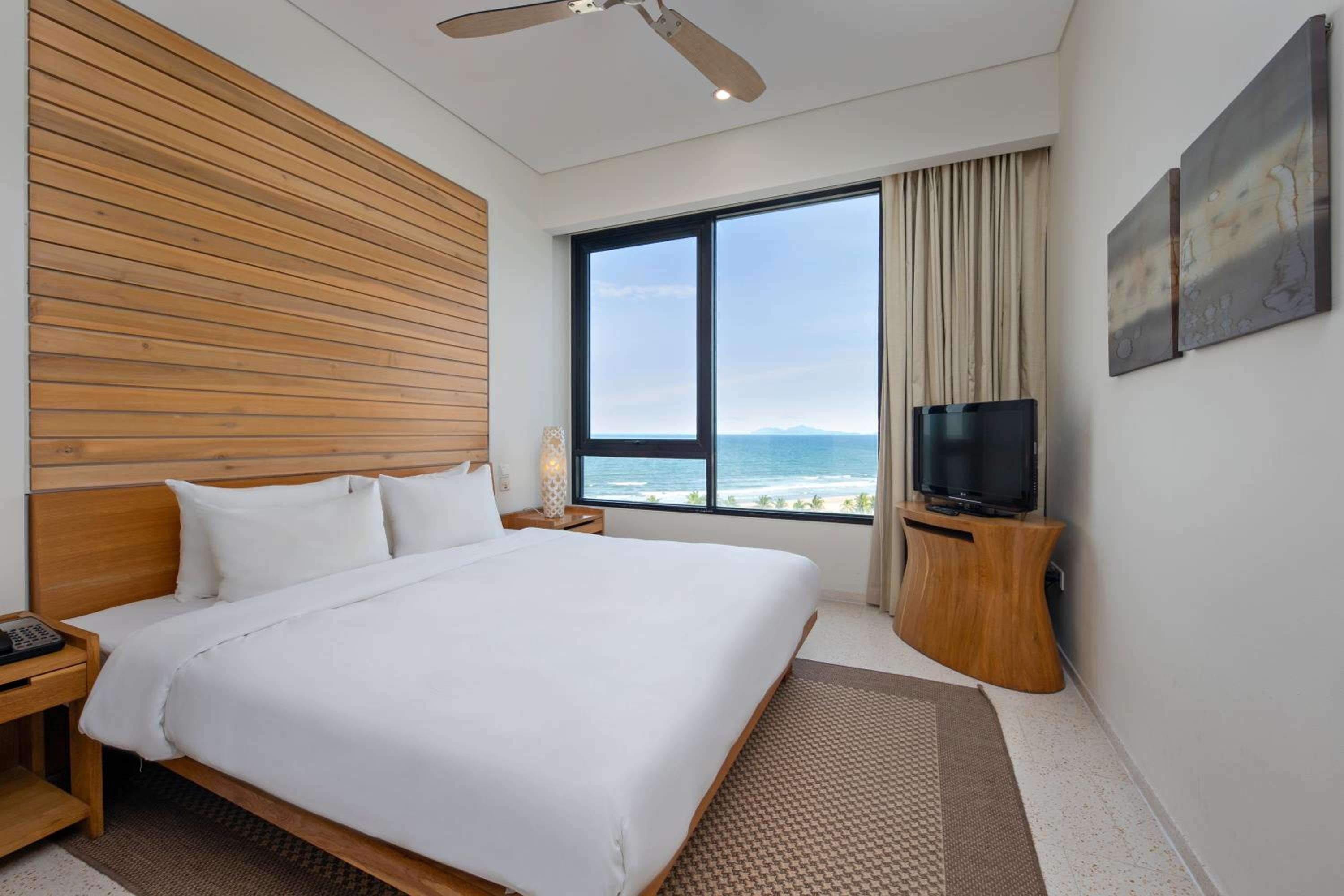 Abogo Hayatt Resort Beach Da Nang view 5