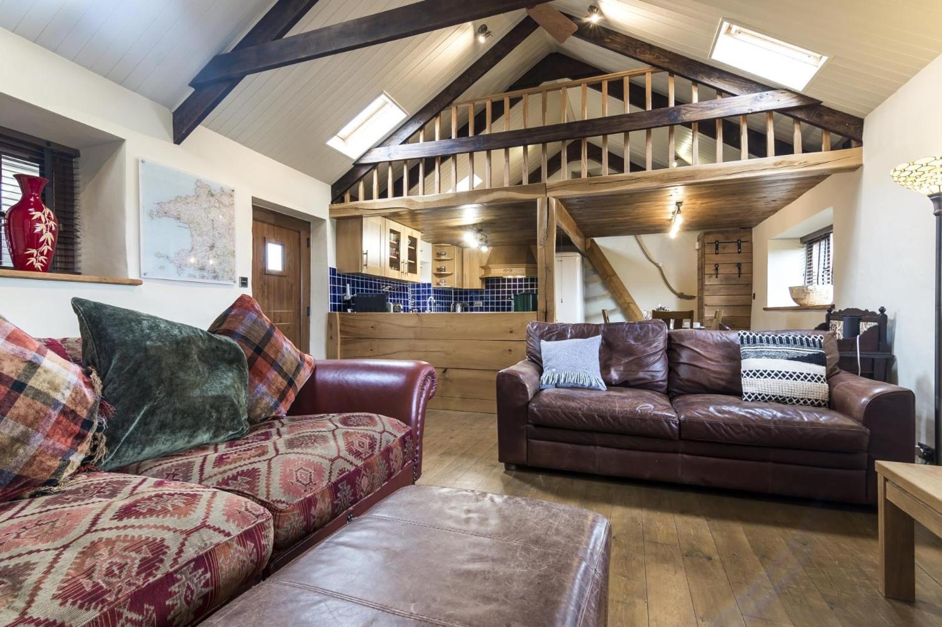 Foxglove - Luxurious Barn Conversion - Blossom Farm view 5
