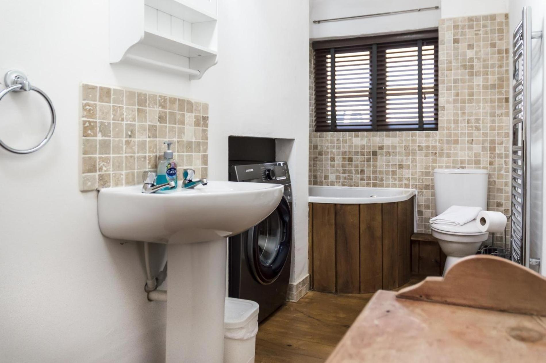 Foxglove - Luxurious Barn Conversion - Blossom Farm view 3