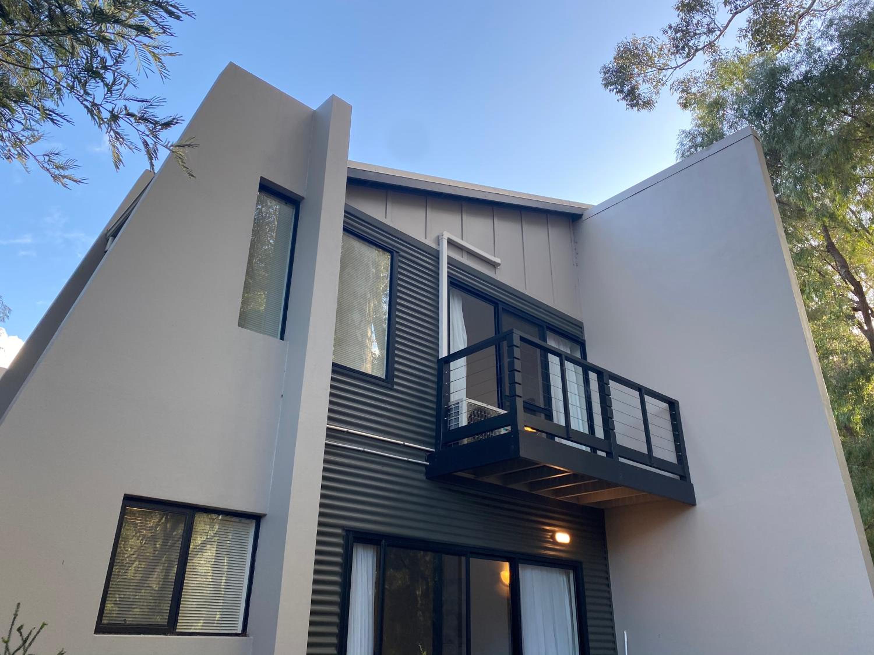 MARGARET FOREST RETREAT Apartment 129 - Located within Margaret Forest, in the heart of the town centre of Margaret River, spa apartment!
