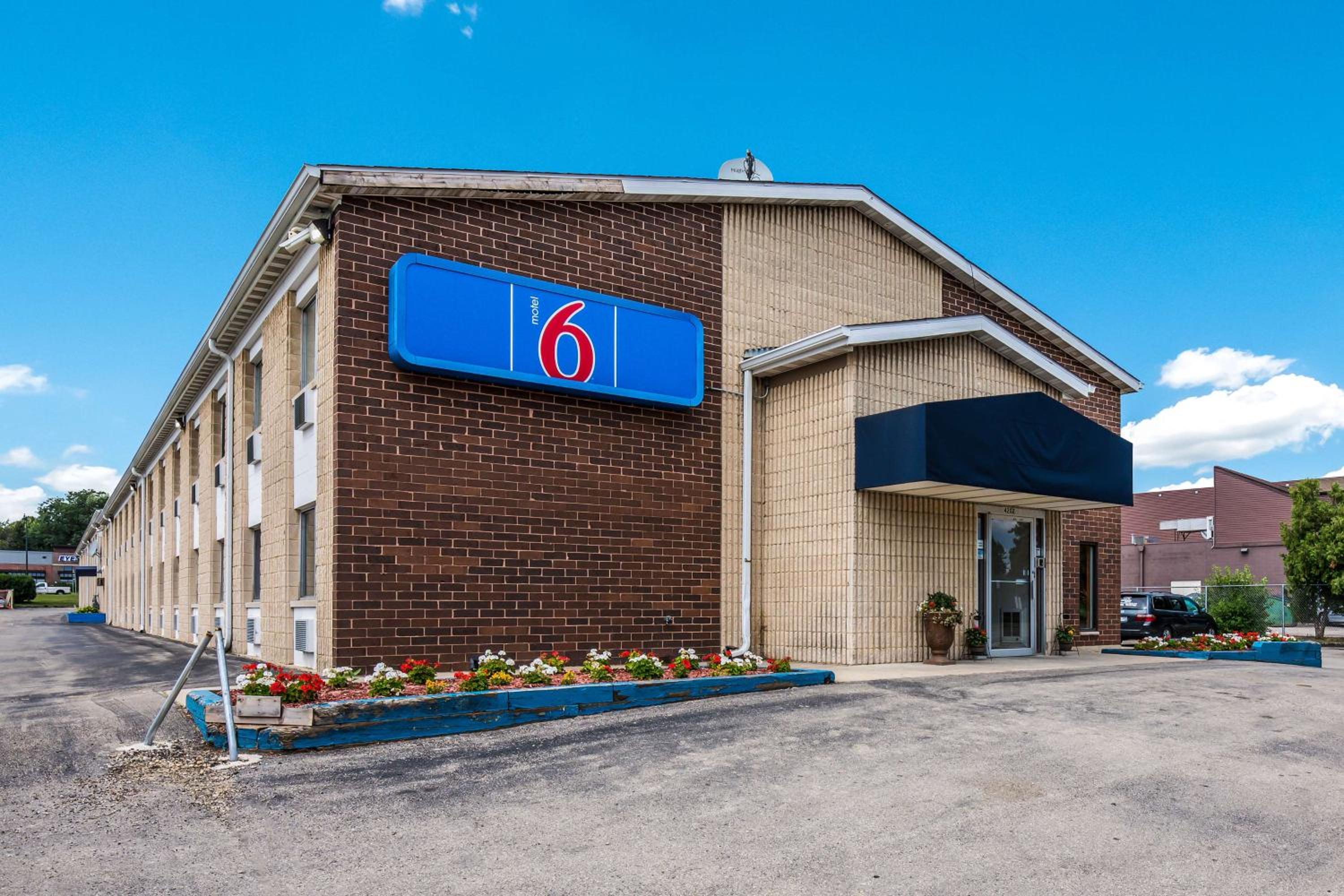 New York City Vacations - Motel 6-Madison, WI - East - Property Image 15