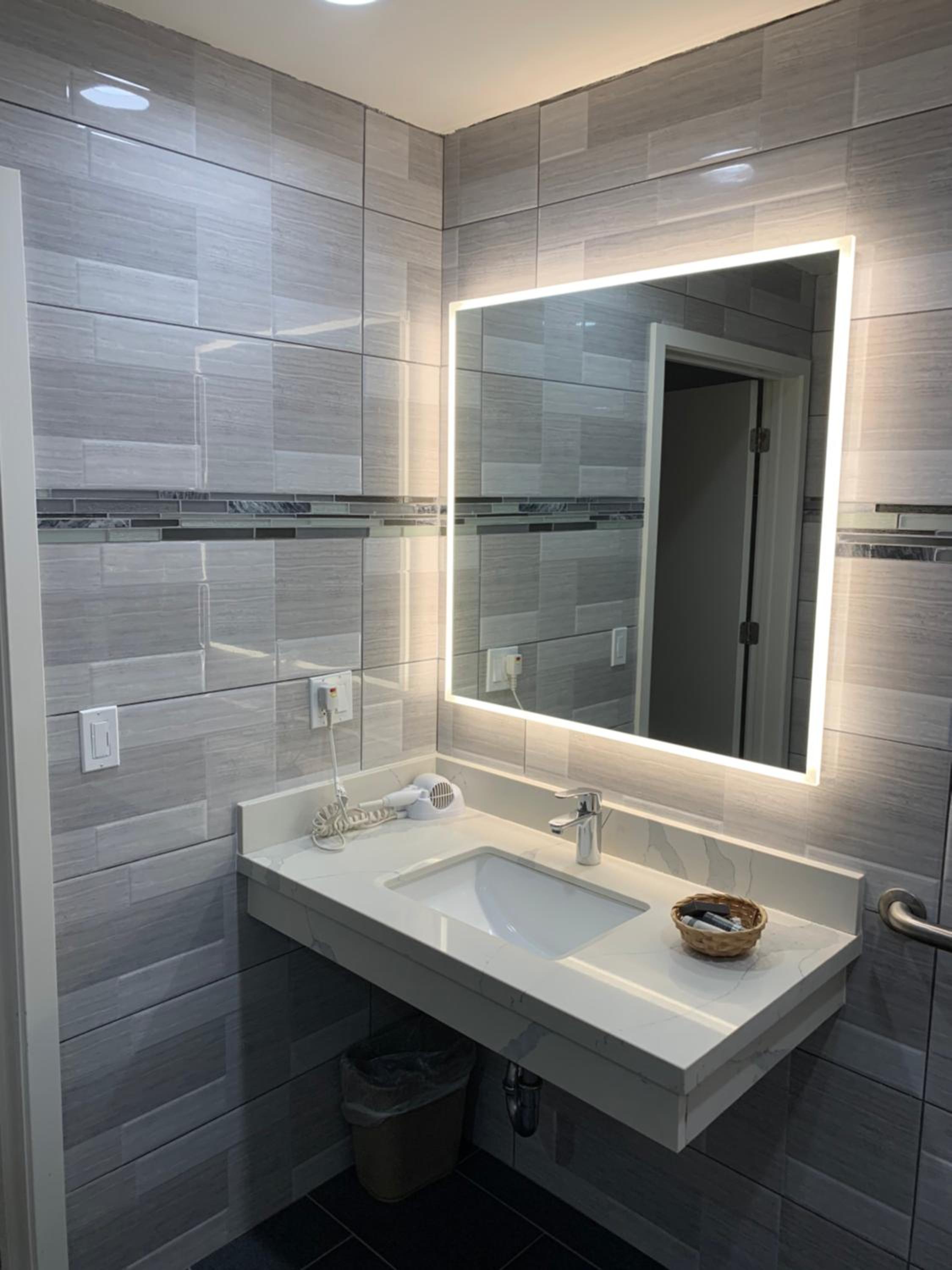 Mirage Inn & Suites 2