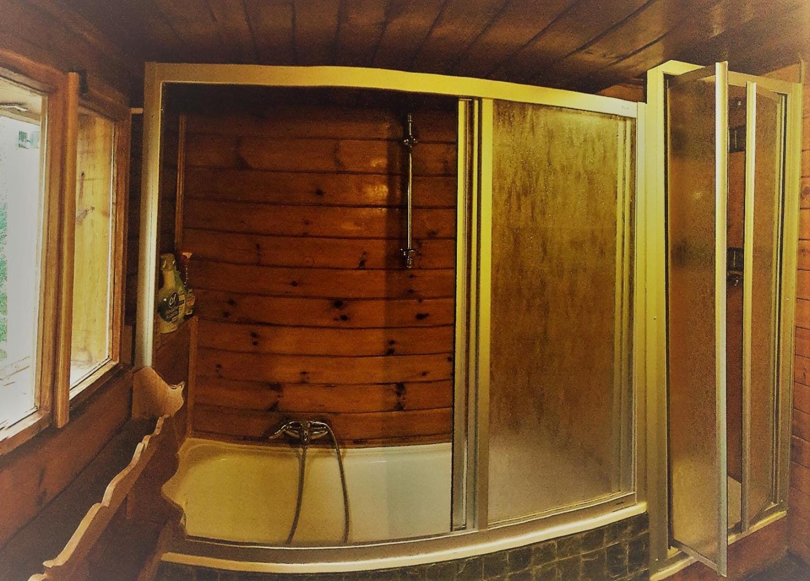 Na Sluneční Pohádková chaloupka ve Sladké díře