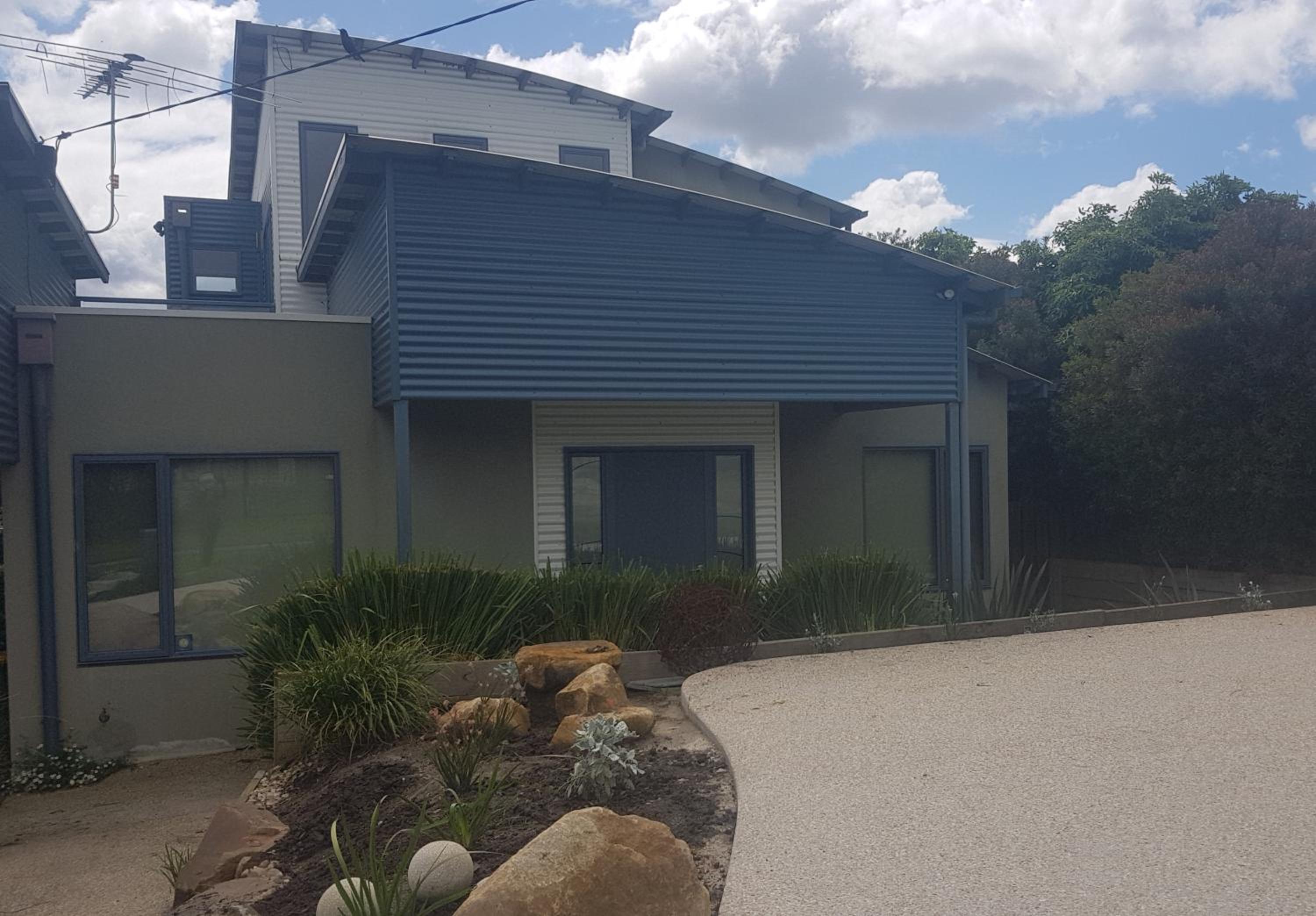 Bay Breeze Beach Holiday Home